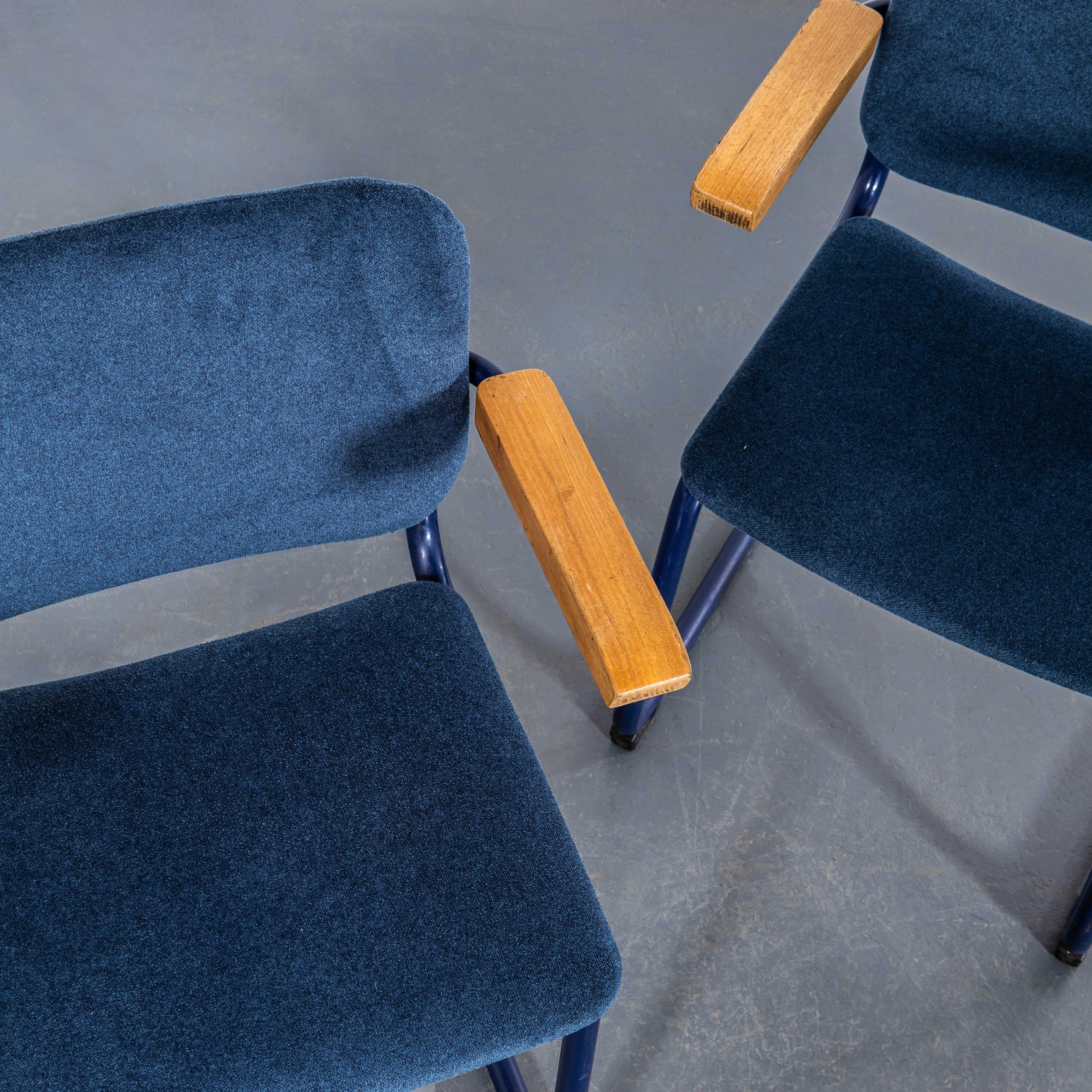 Tissu d'ameublement Chaise à cadre bleu en porte-à-faux des années 1970 avec tapisserie bleue en jean - ensemble de huit en vente
