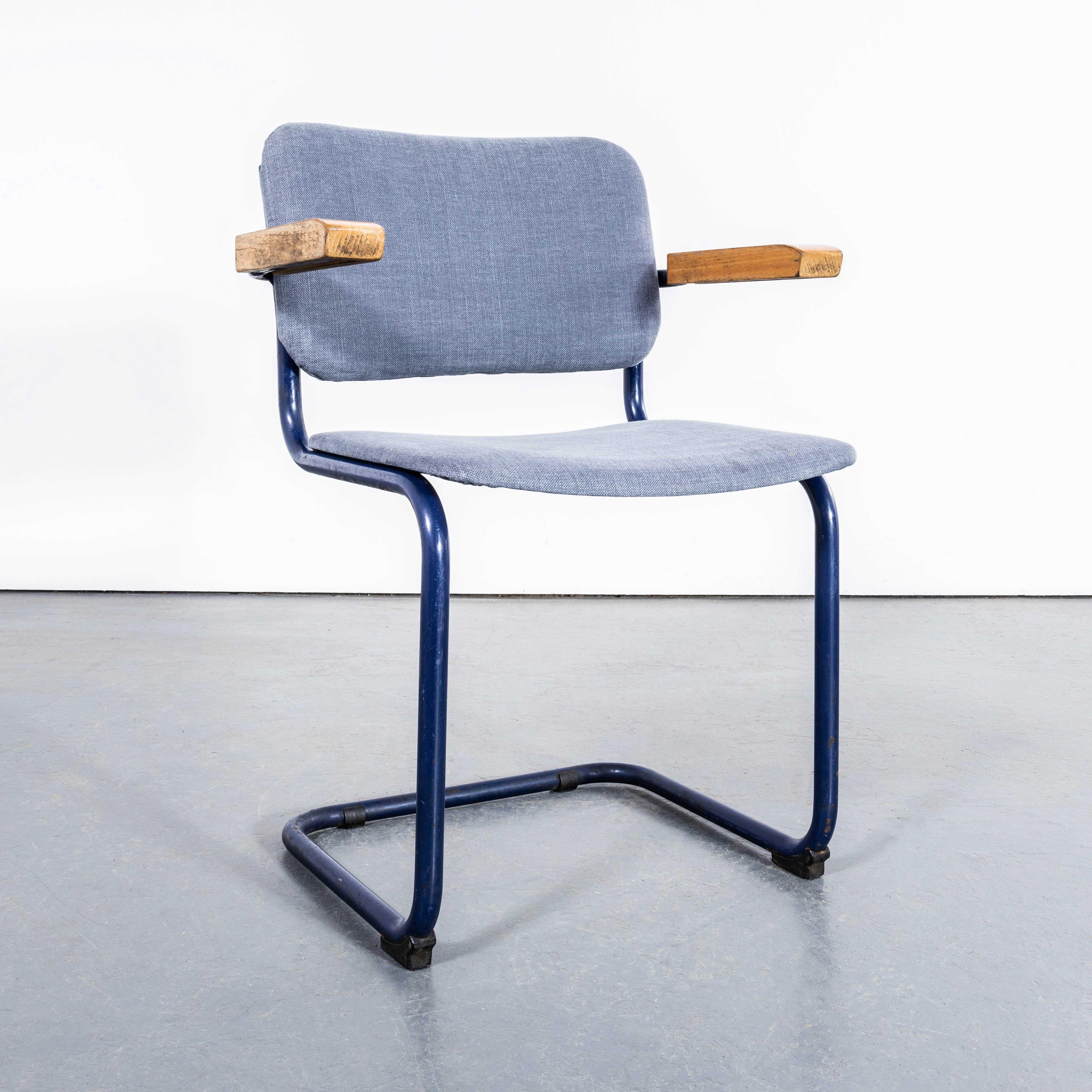 Fin du 20e siècle Ensemble de chaises de salle à manger à cadre bleu des années 1970 avec tapisserie bleue et grise en vente