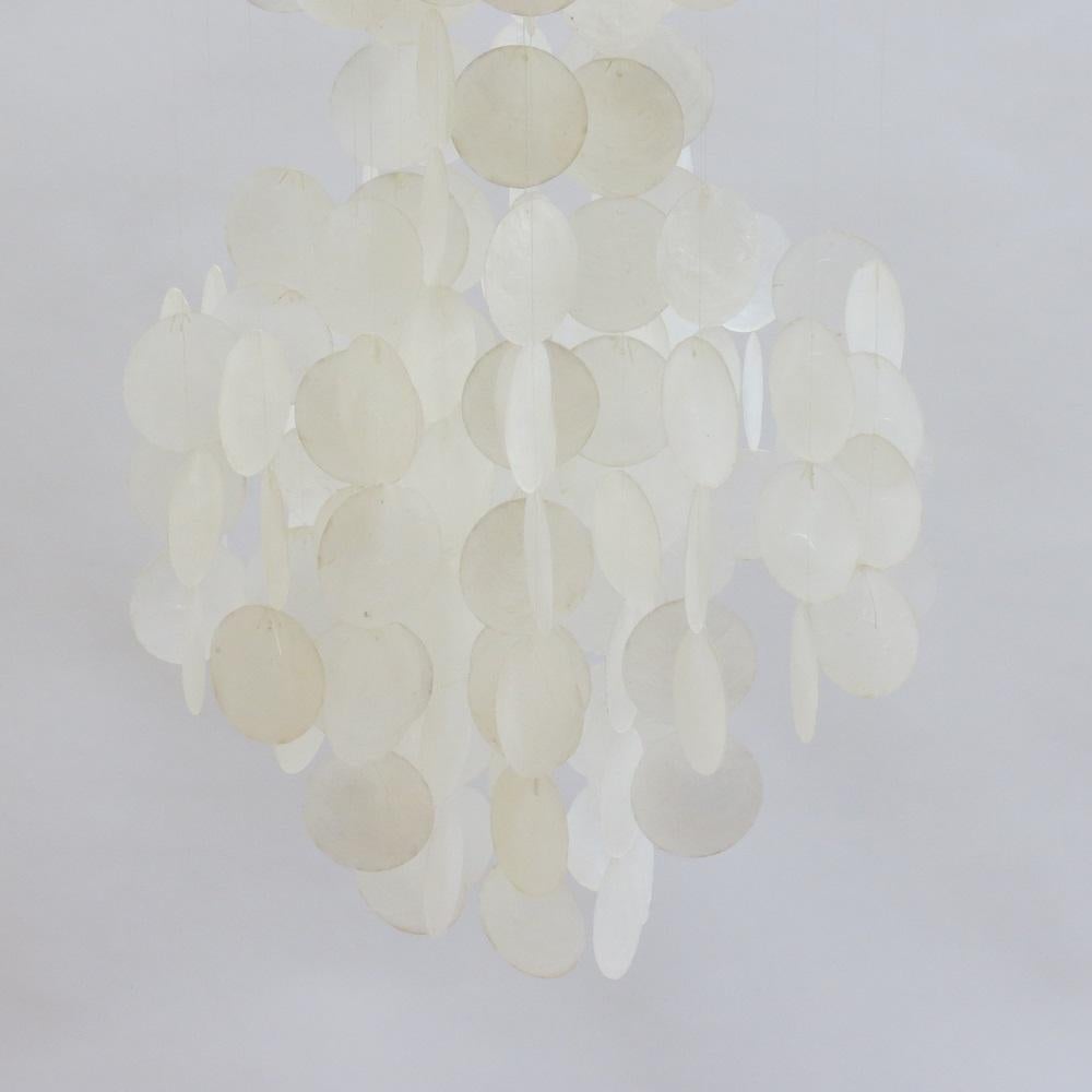 1970er Jahre Caprice Muschel Mobile Wind Chime (Hollywood Regency) im Angebot