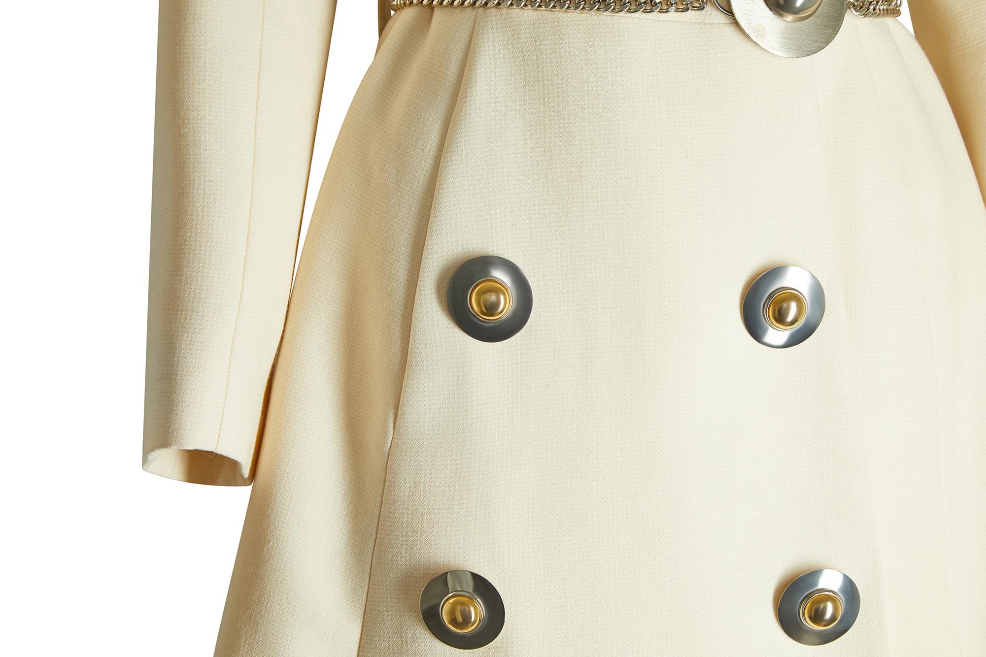 Manteau double boutonnage en laine crème Cardin-esque Couture des années 1970 en vente 1