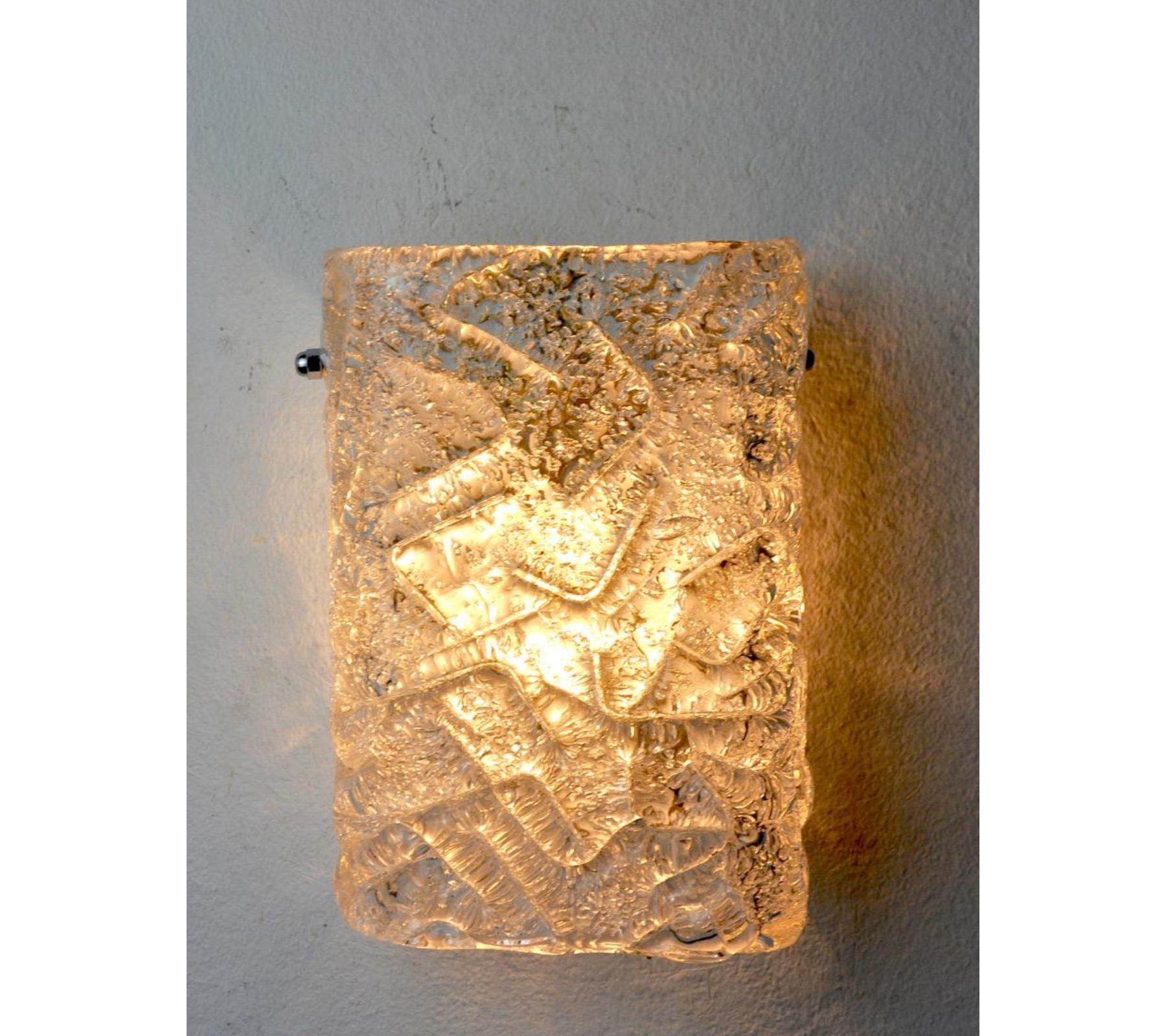 Superb wall lamp of carl fagerlund for lyfa dating from the 70s. Structure in gilded metal and frosted glass in the shape of a sheet. The diffused light is soft and harmonious perfect to illuminate your interior. Mark of time in accordance with the