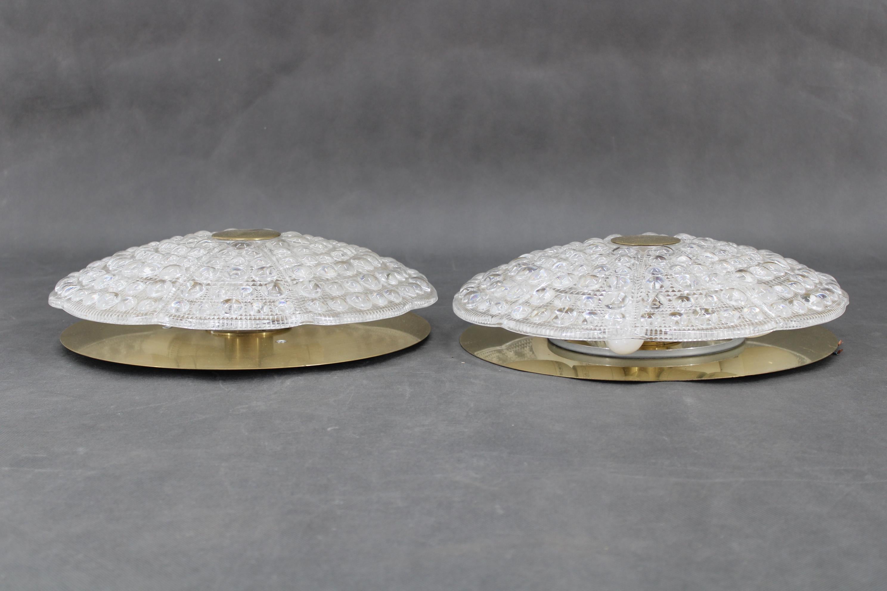 Mid-Century Modern Paire de plafonniers Carl Fagerlund des années 1970 en laiton et verre, Suède en vente
