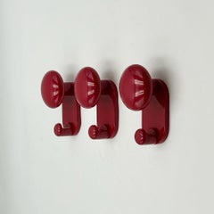 1970s Carlo Bartoli Modernist Wall Hooks in Glossy Burgundy Plastic, Con&Con Ita