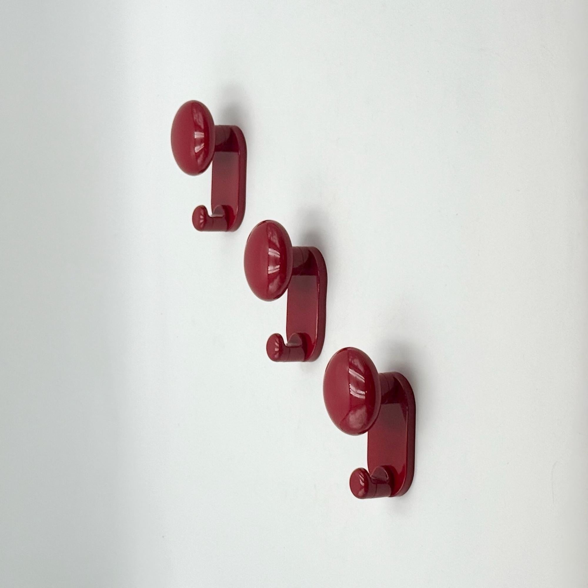 Italian 1970s Carlo Bartoli Modernist Wall Hooks in Glossy Burgundy Plastic, Con&Con Ita For Sale