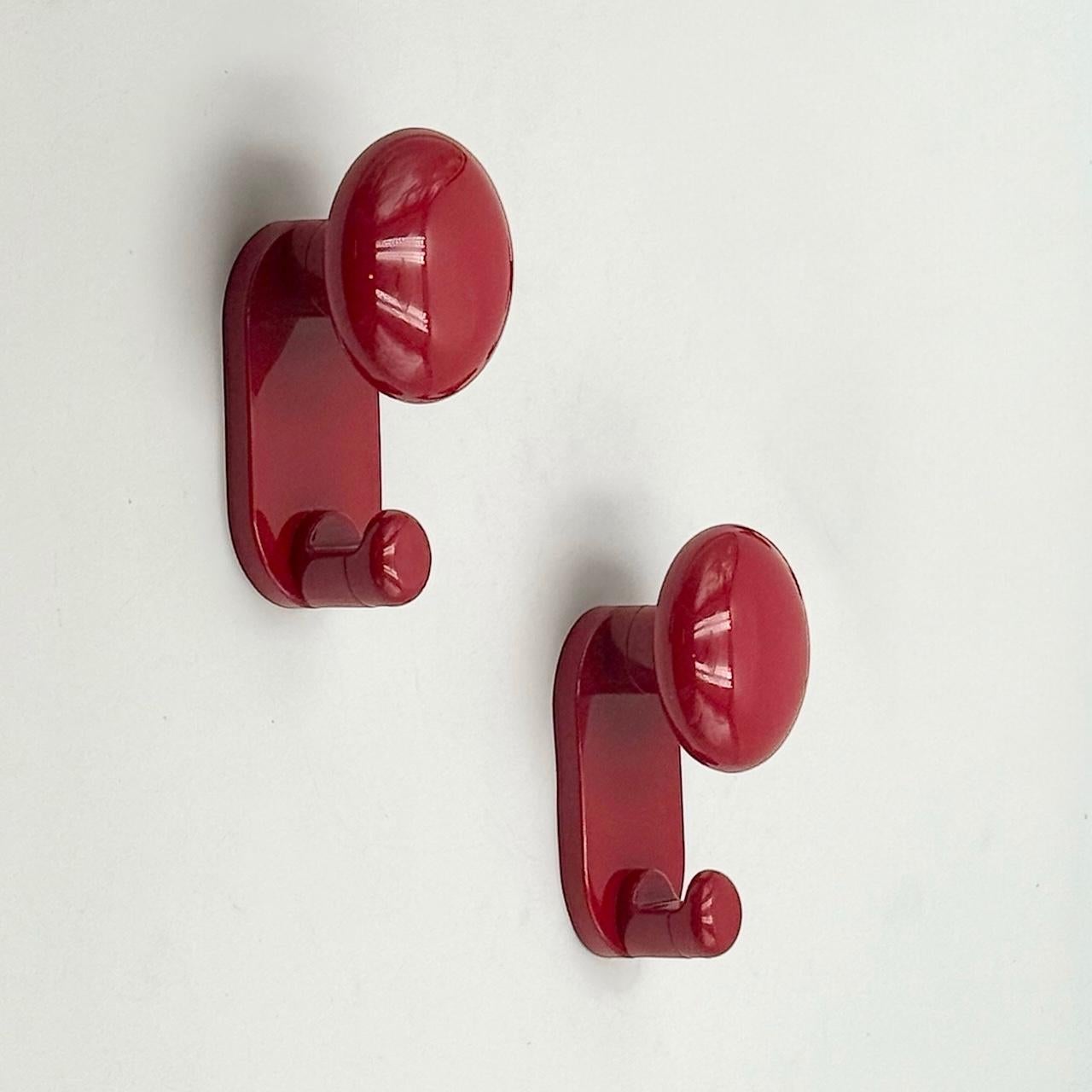 1970s Carlo Bartoli Modernist Wall Hooks in Glossy Red Plastic, Con&Con Ita For Sale 4