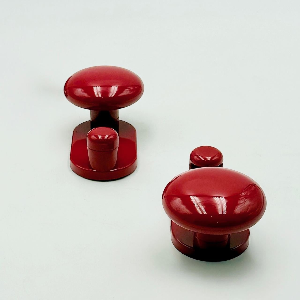 1970s Carlo Bartoli Modernist Wall Hooks in Glossy Red Plastic, Con&Con Ita For Sale 5