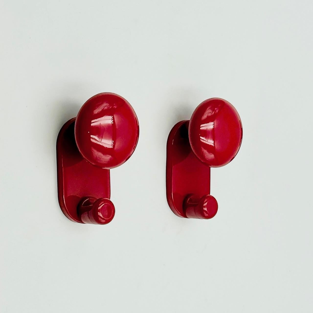 1970s Carlo Bartoli Modernist Wall Hooks in Glossy Red Plastic, Con&Con Ita For Sale 2