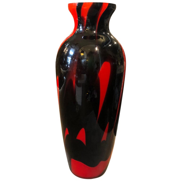 1970s Carlo Moretti Mid-Century Modern Red and Black Opaline Vase For Sale