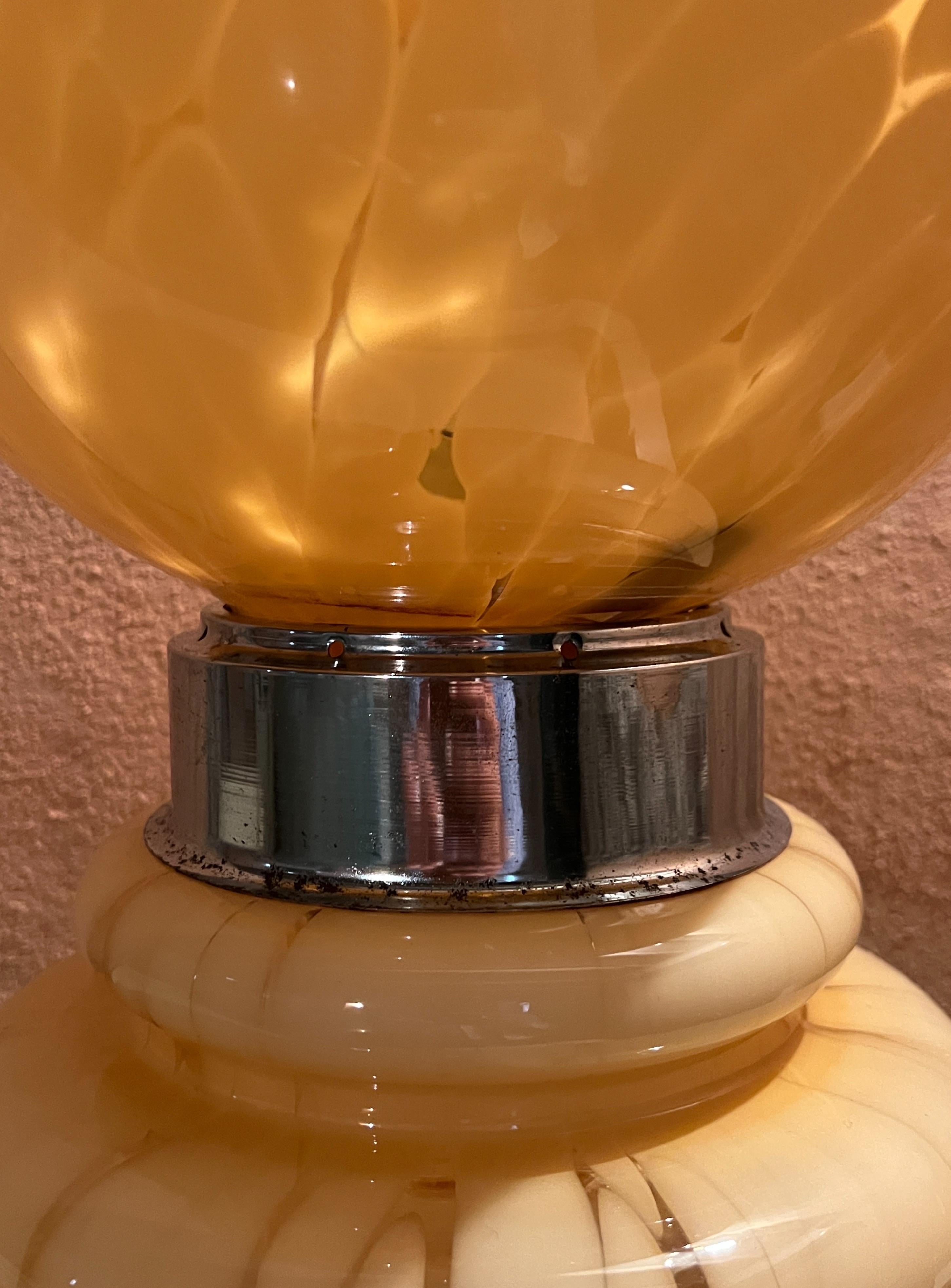 20th Century 1970s Carlo Nason Beige Swirled Glass Table Lamp for Mazzega For Sale