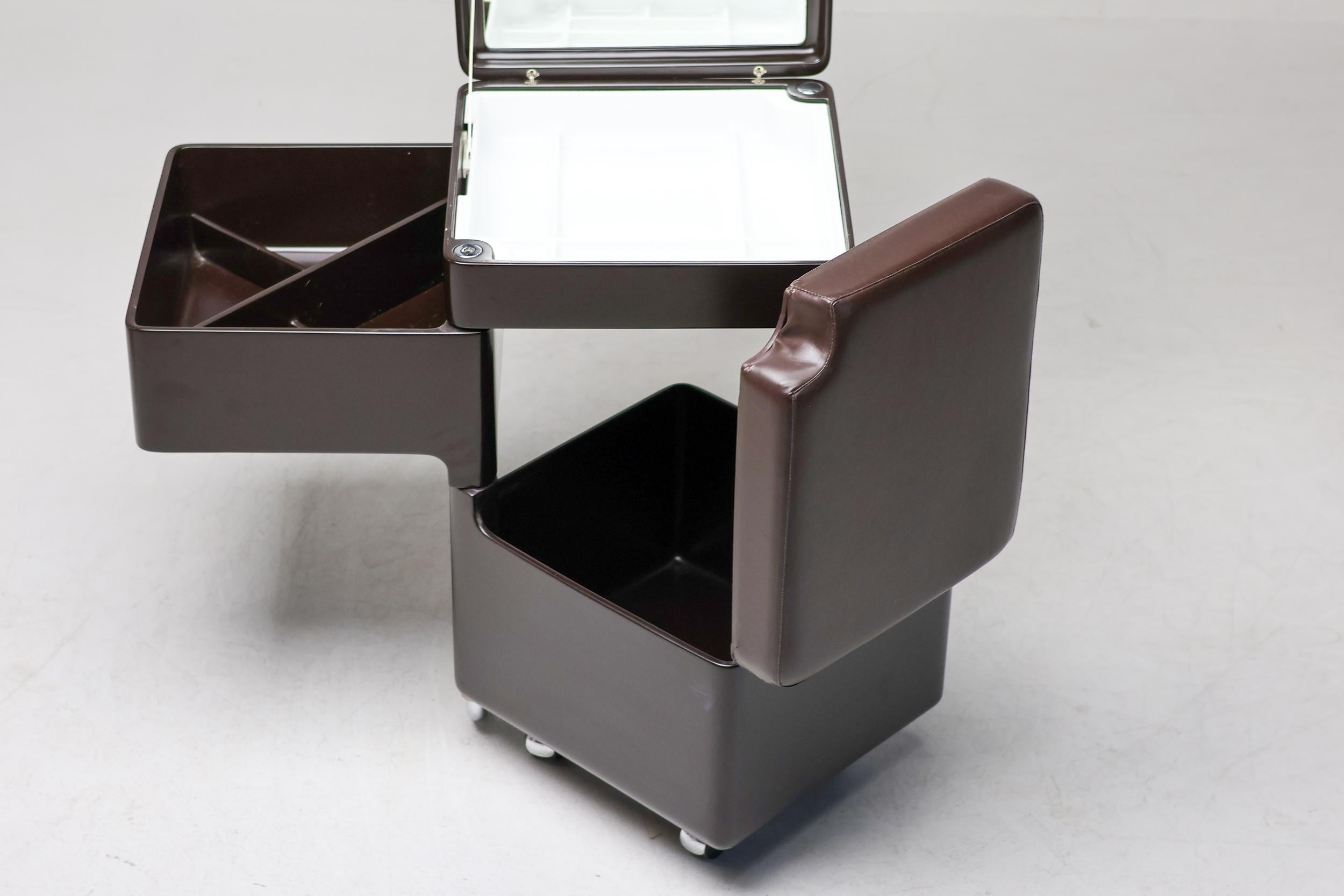 Meuble-lavabo brun foncé Carlo Urbinati des années 1970 - Elegance moderne italienne en vente 7