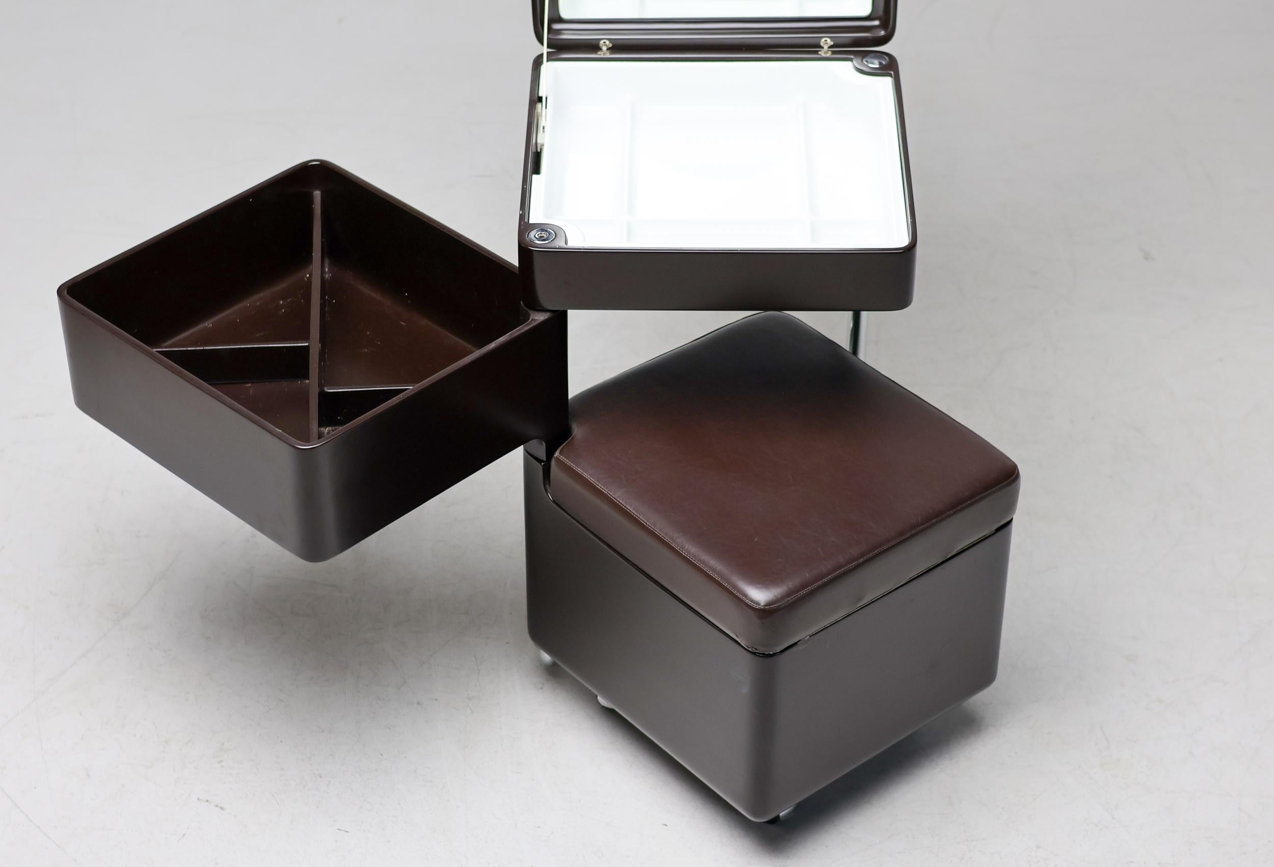Postmoderne Meuble-lavabo brun foncé Carlo Urbinati des années 1970 - Elegance moderne italienne en vente