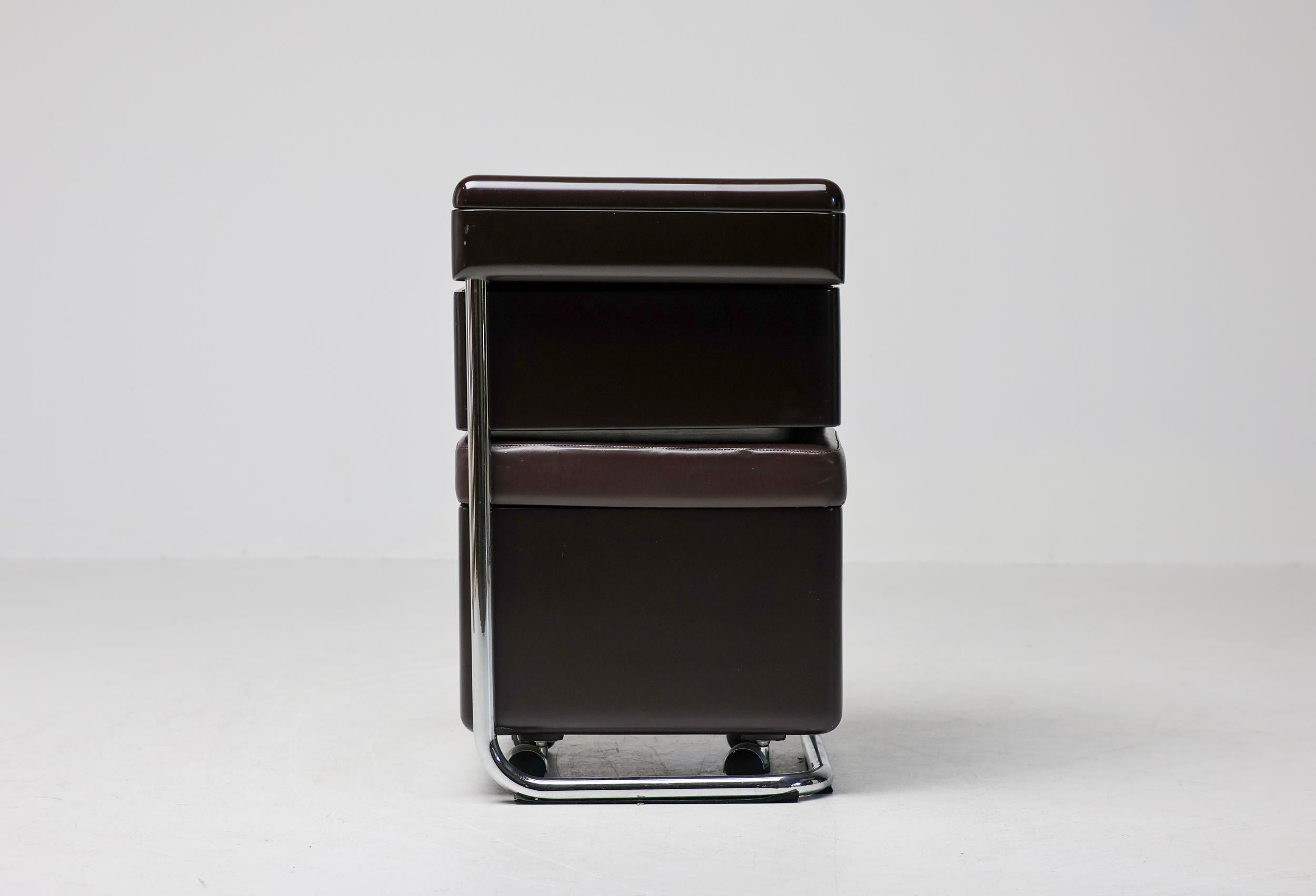 Meuble-lavabo brun foncé Carlo Urbinati des années 1970 - Elegance moderne italienne en vente 1
