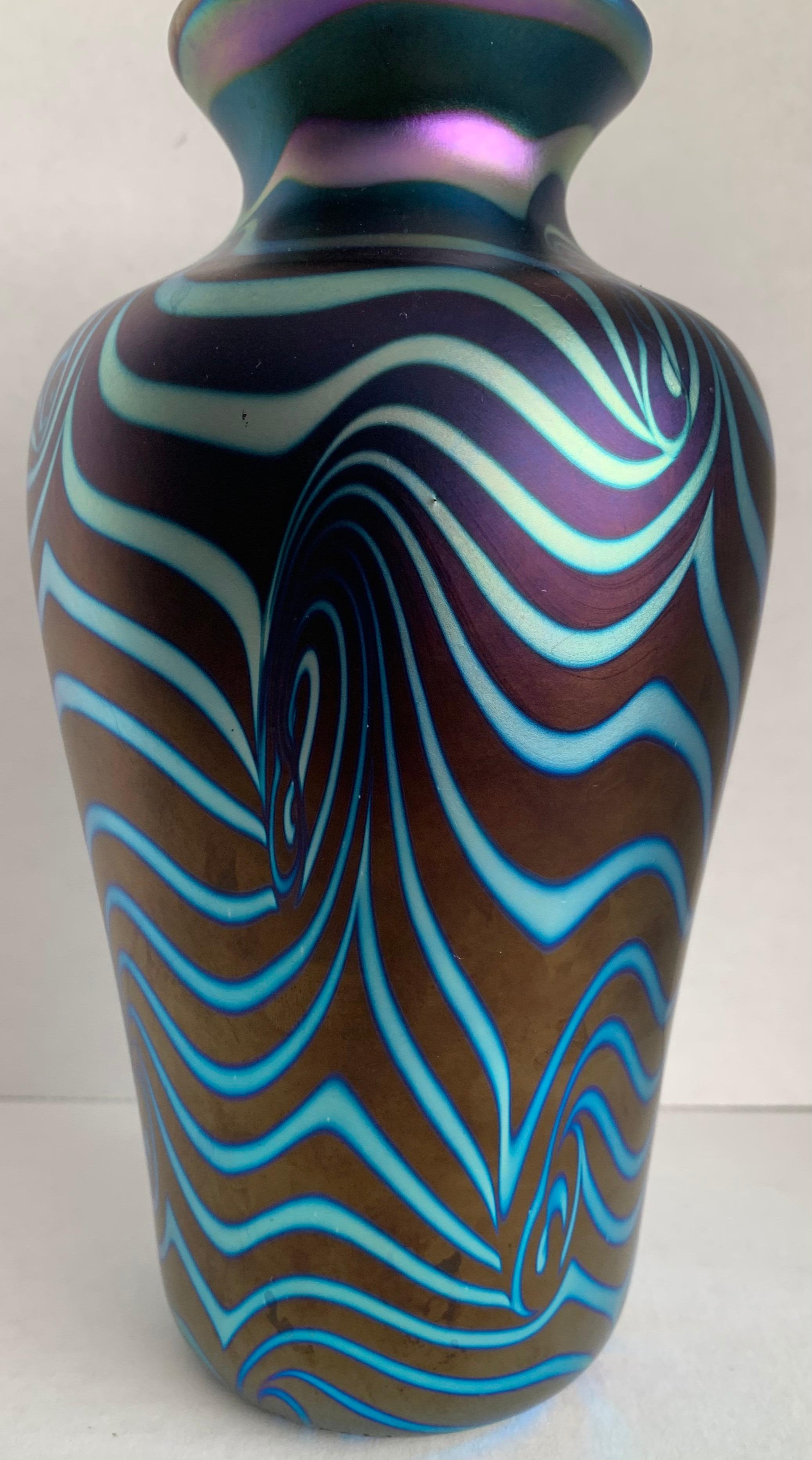 Américain Vase en verre d'art lustré Carlson des années 1970