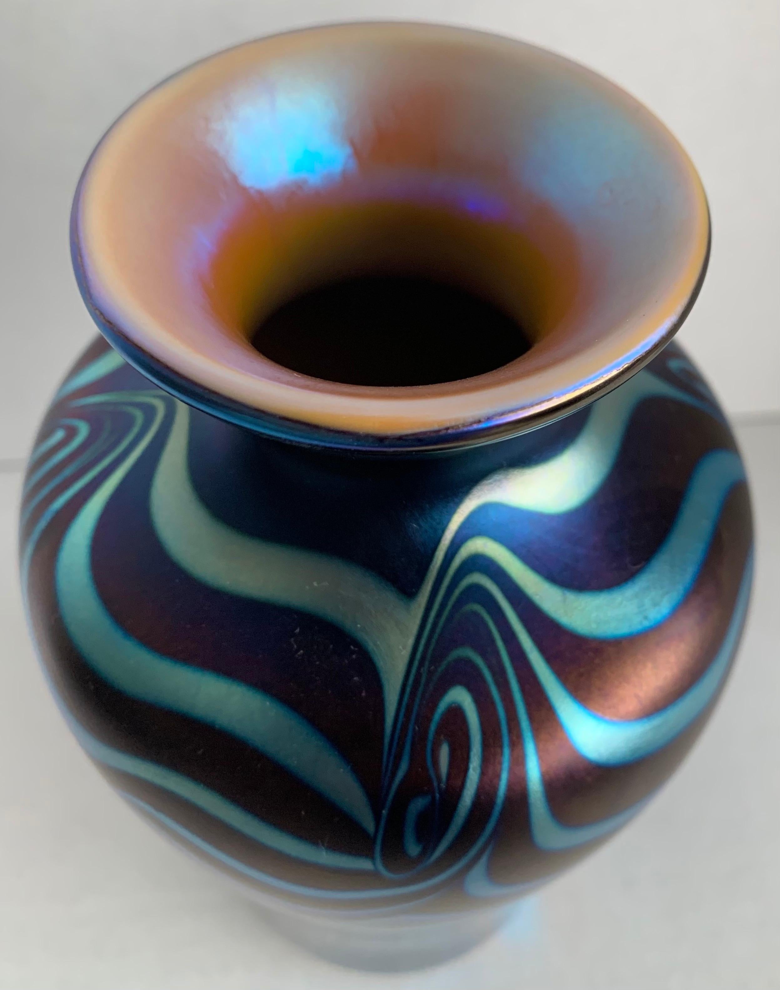 Vase en verre d'art lustré Carlson des années 1970 1