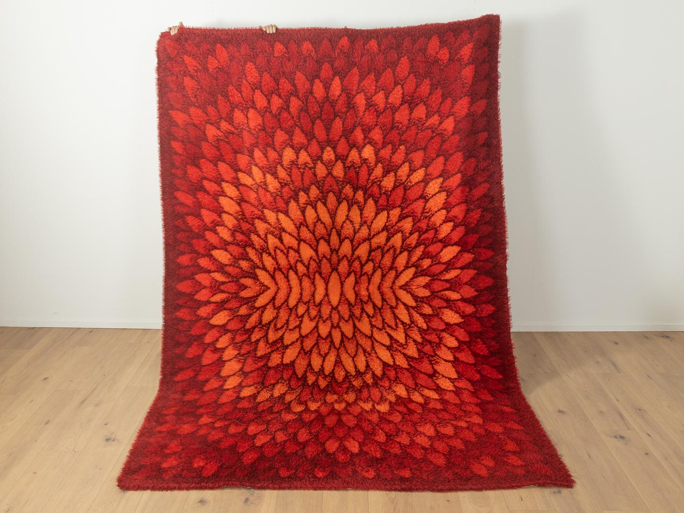 Wonderful carpet from the 1970s. High-quality pile with a pattern in orange, red and dark red shades.

Quality Features:
high quality machine carpet
40-50 years old
100% virgin wool
Made in the Netherlands, manufacturer: Bergoss (Branding