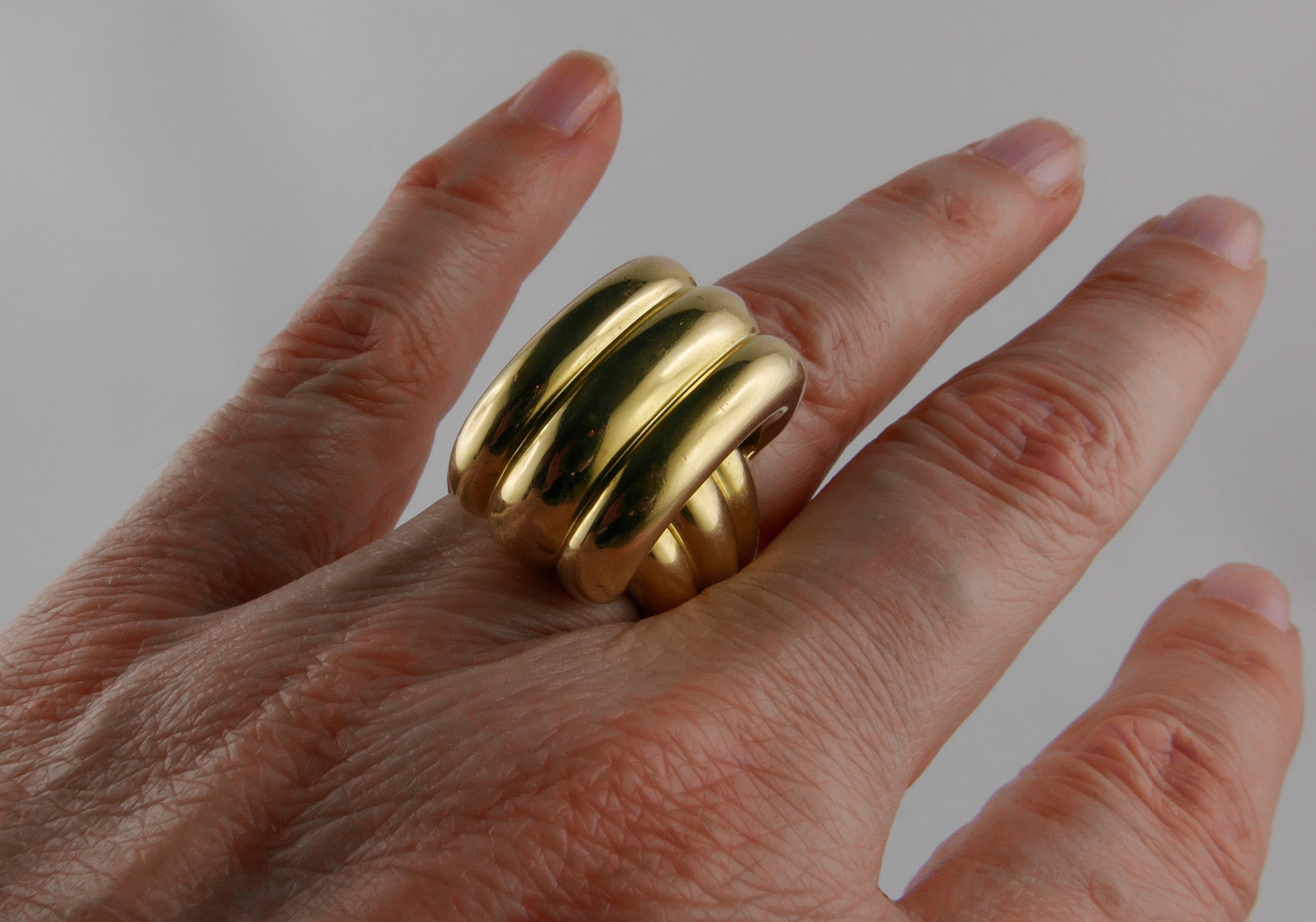 1970s Cartier 18K Yellow Gold Fluted Ring For Sale 1