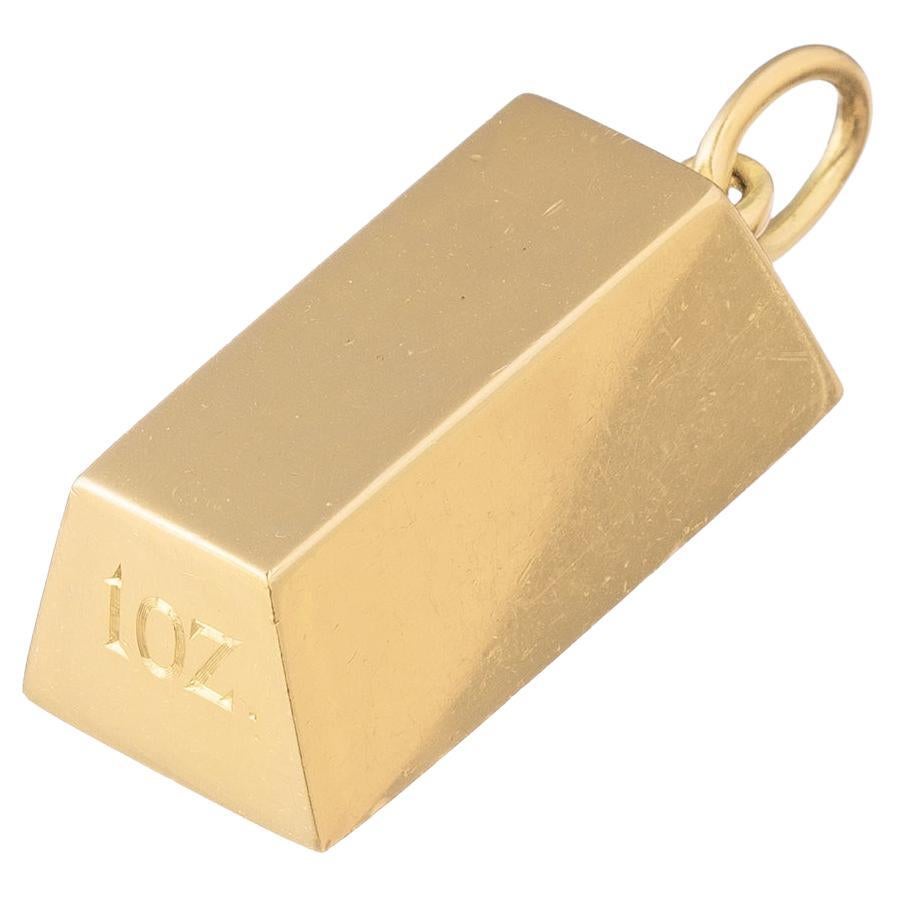 Cartier one ounce ingot bar pendant in polished 18k yellow gold. Circa 1970. Stamped 