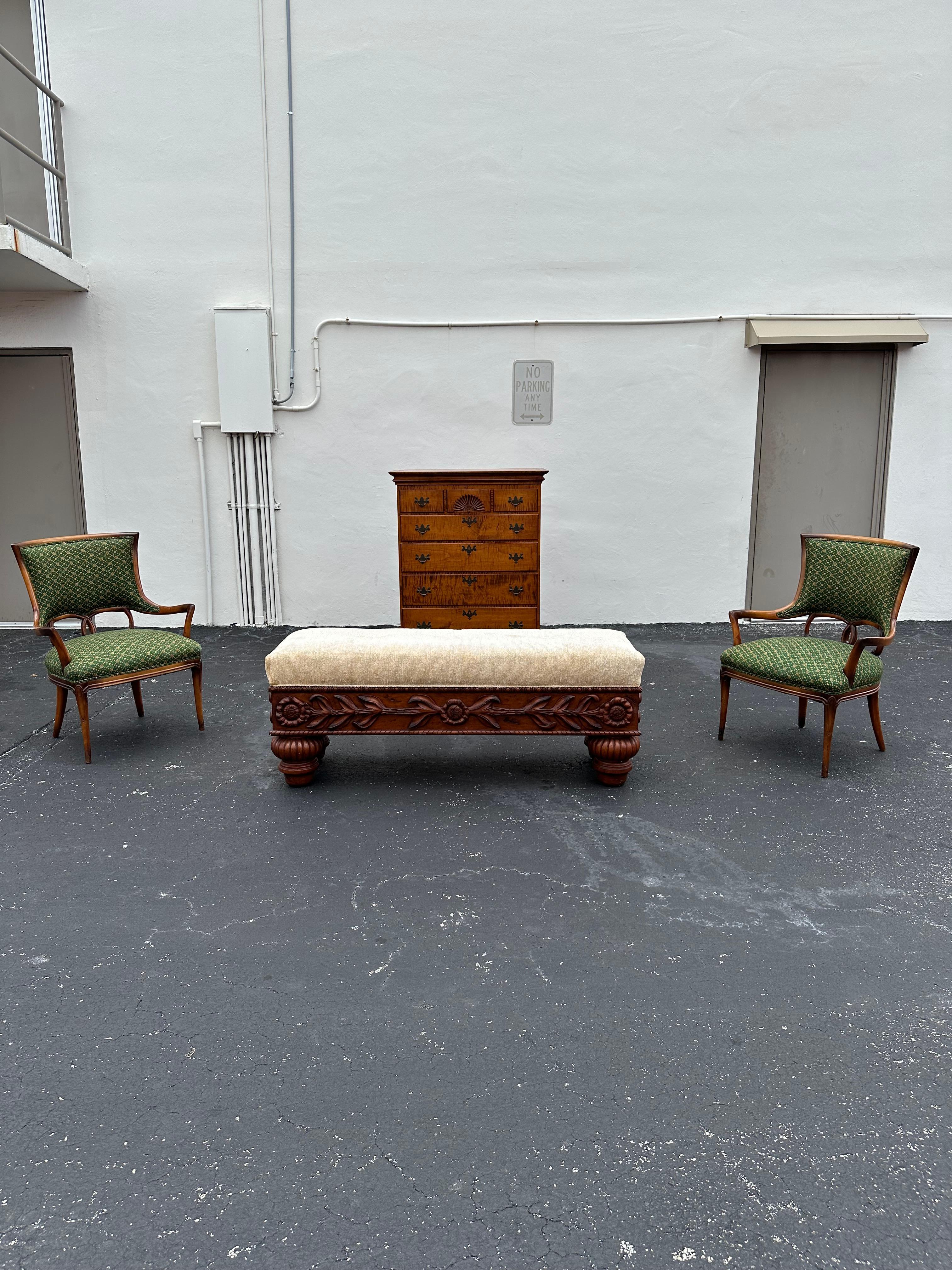 Banc rustique en bois sculpté et doré des années 1970 en vente 7