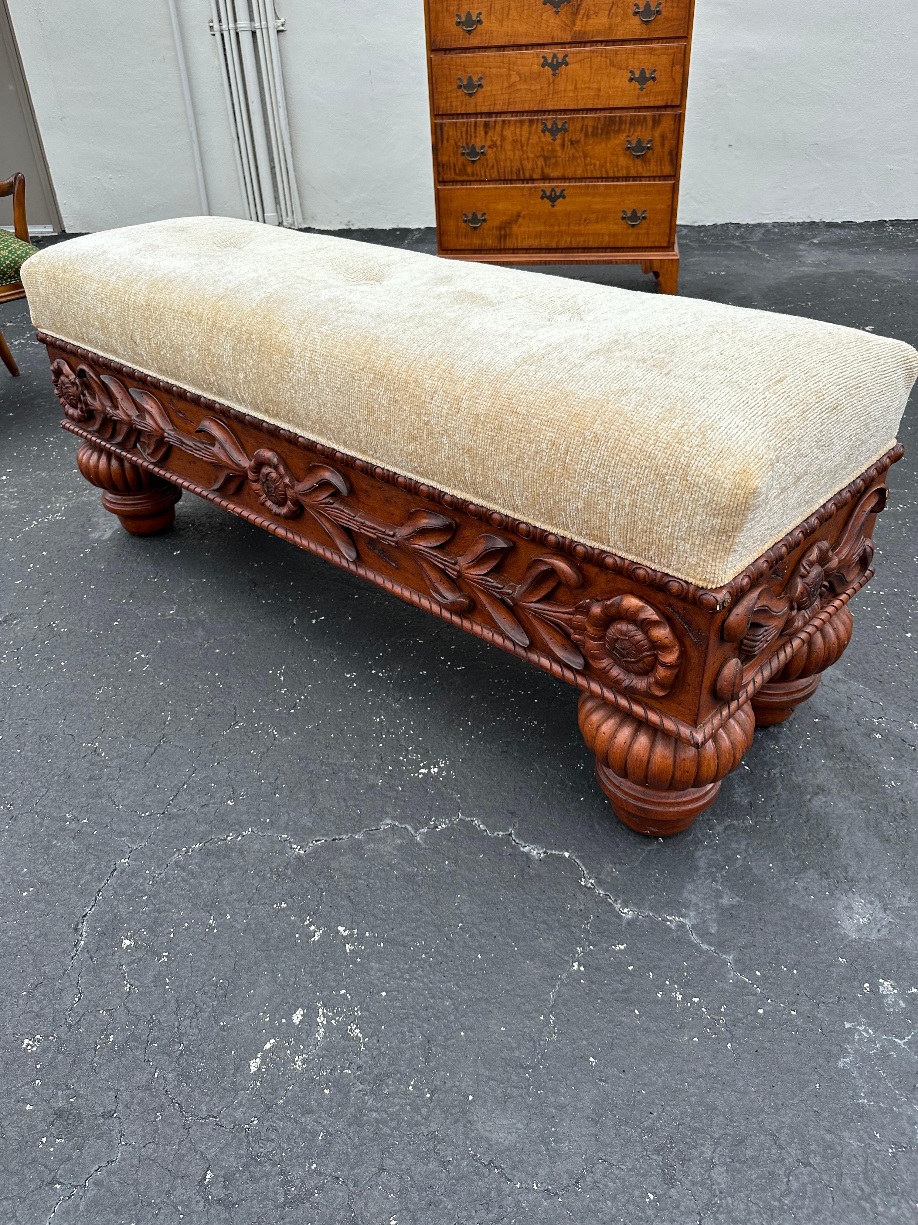 Banc rustique en bois sculpté et doré des années 1970 Bon état - En vente à Fort Lauderdale, FL