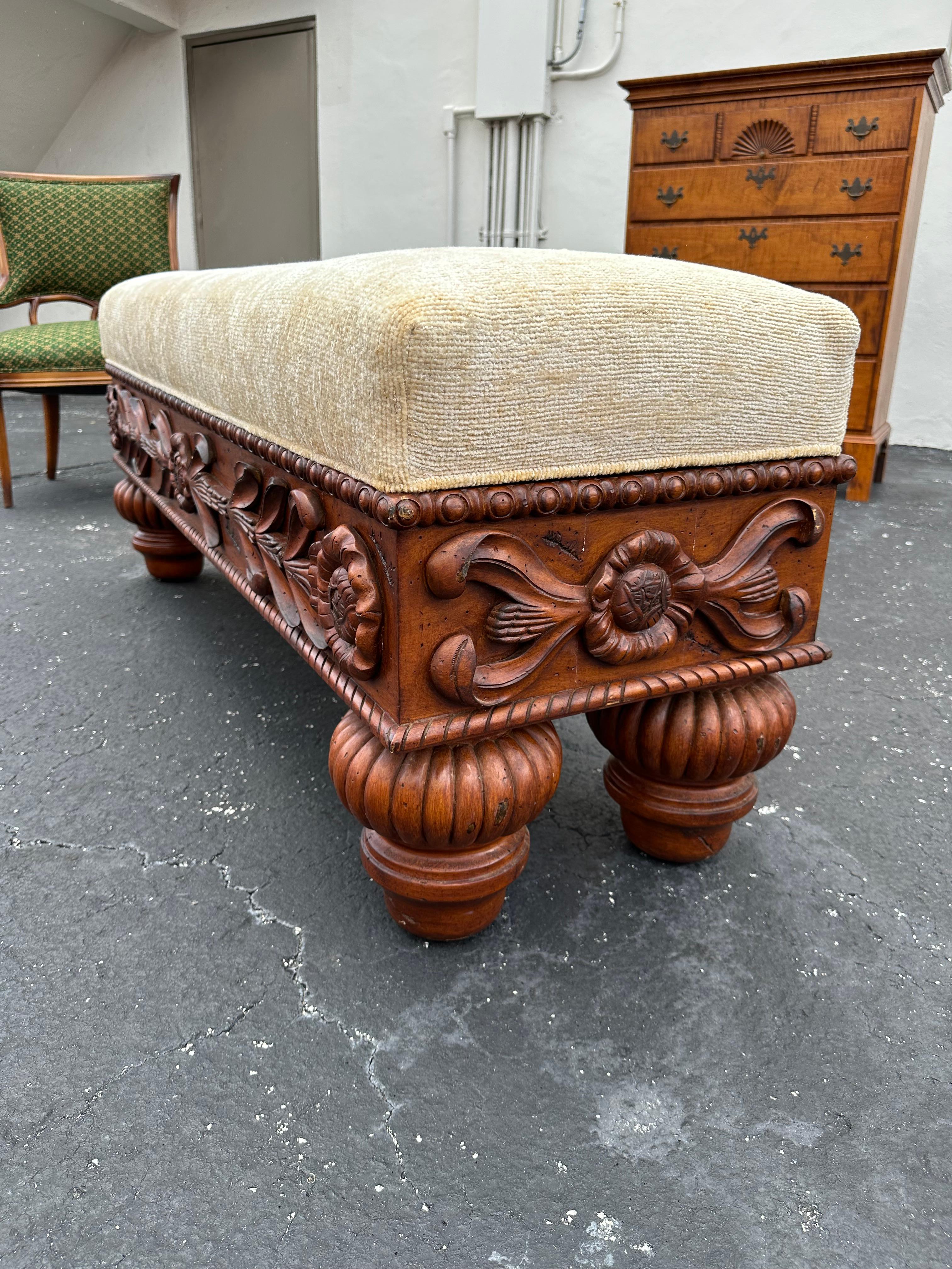 Fin du 20e siècle Banc rustique en bois sculpté et doré des années 1970 en vente