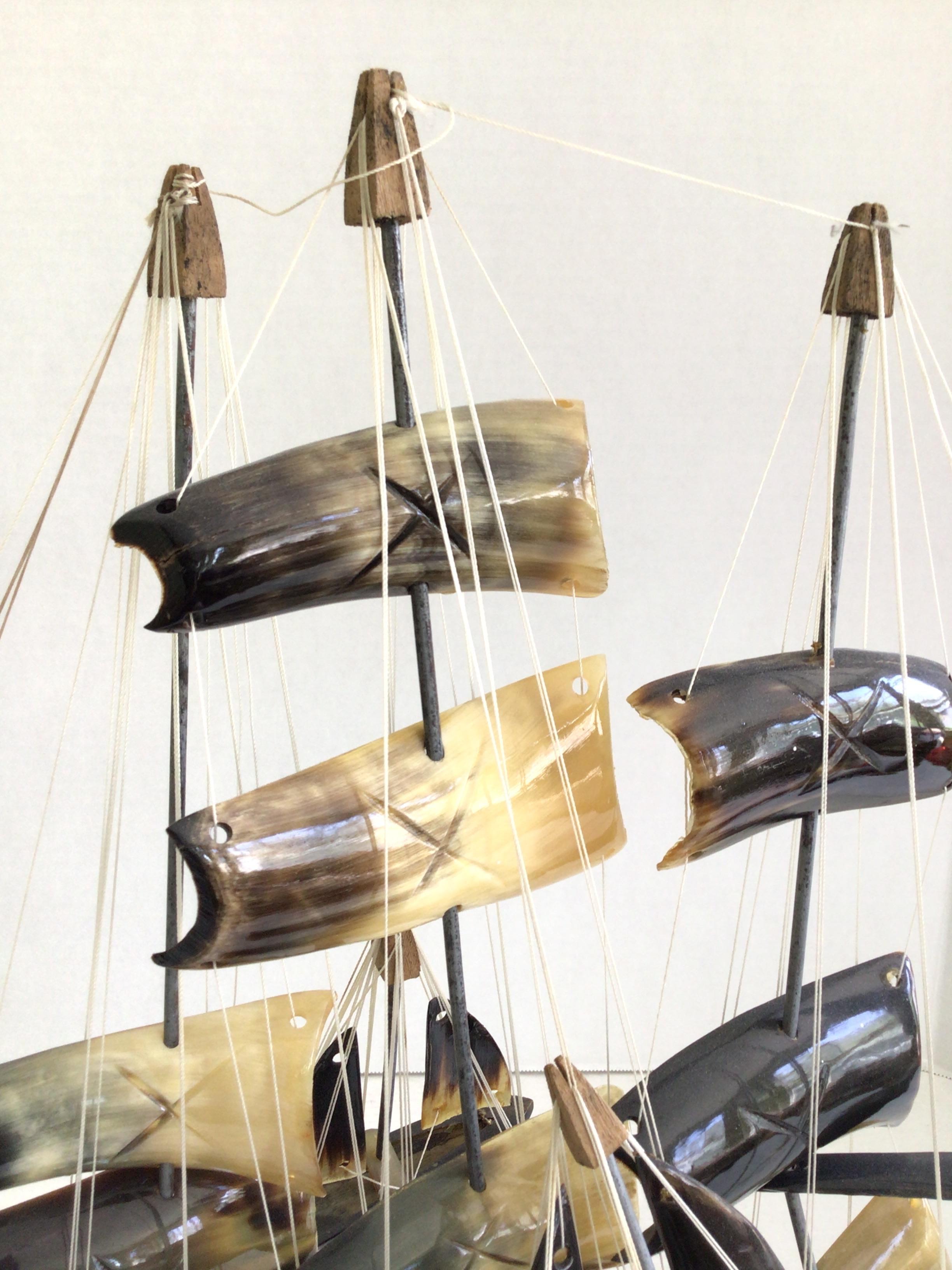 1970er Jahre Horn Segelschiff geschnitzt im Zustand „Gut“ im Angebot in Tarrytown, NY
