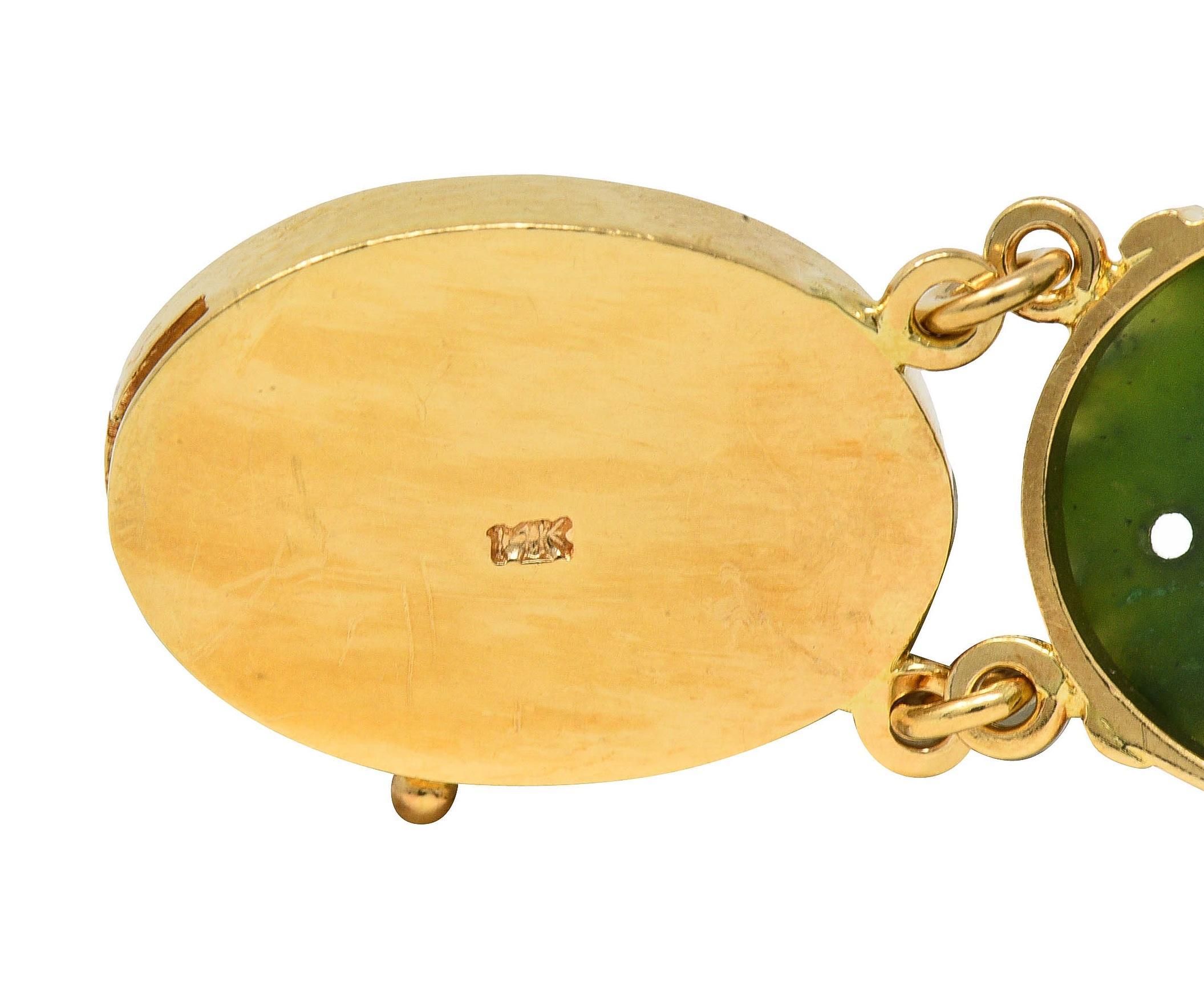 1970's Carved Jade 14 Karat Yellow Gold Floral Shou Vintage Bracelet For Sale 2