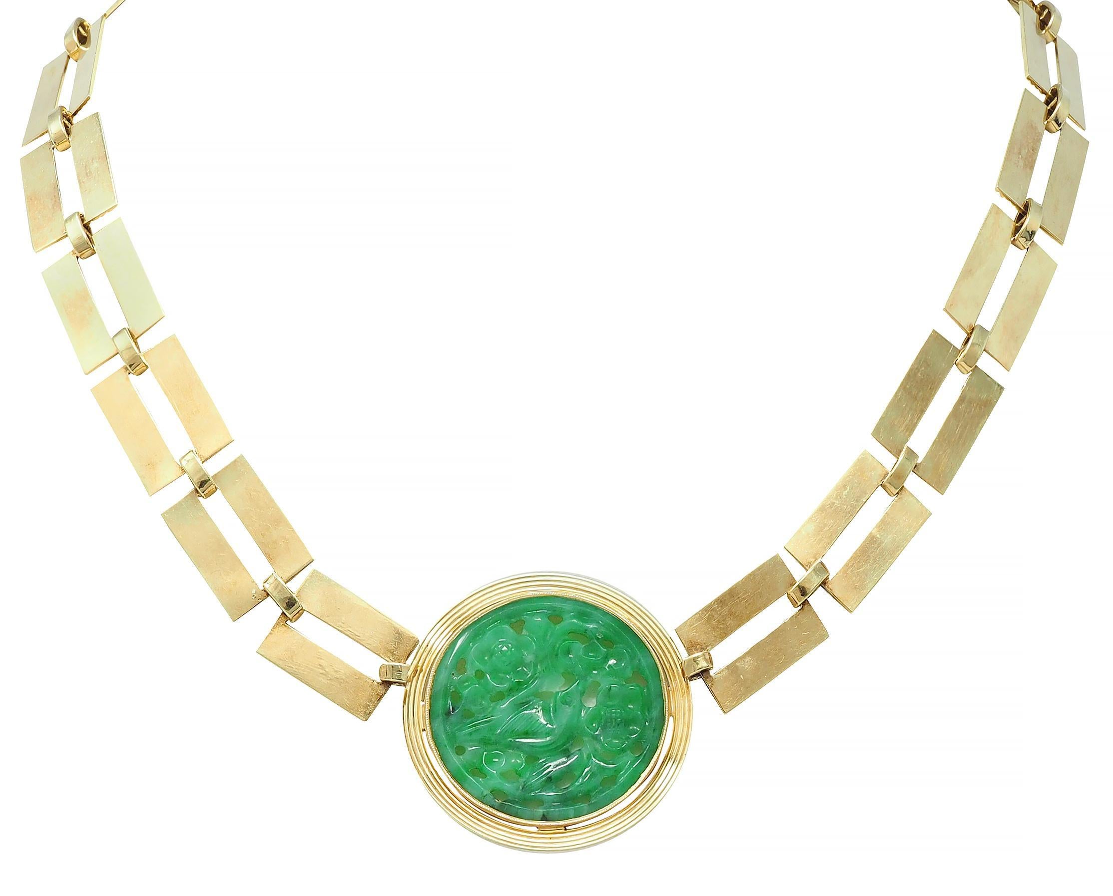 1970er Jahre geschnitzte Jade 14 Karat Gelbgold Gliederhalskette Vintage Station Halskette für Damen oder Herren im Angebot