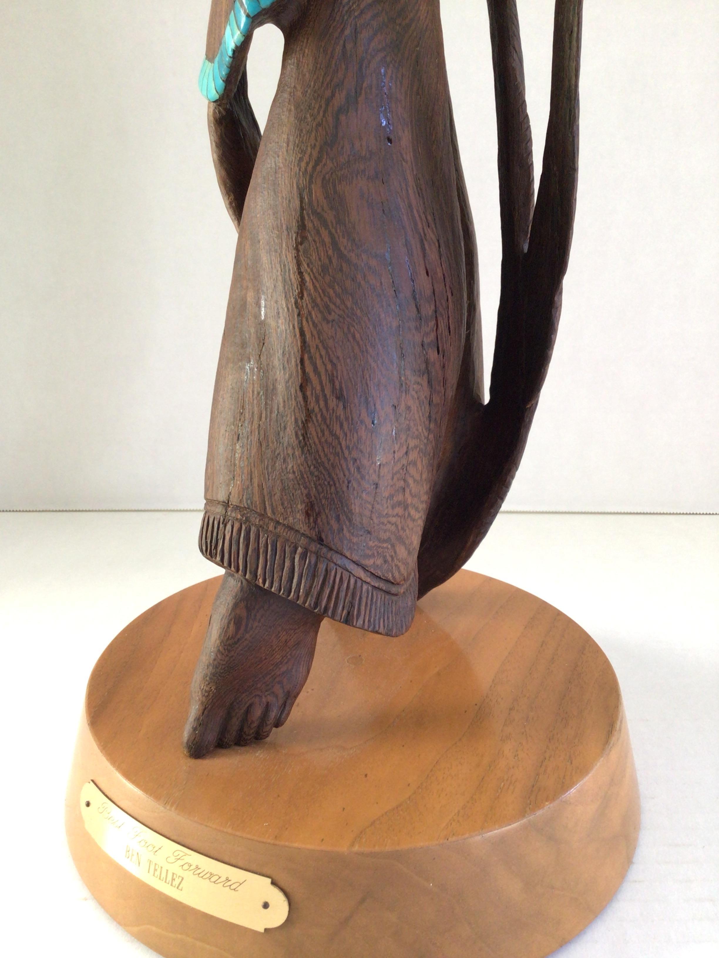 Scultura in palissandro intagliato del 1970 raffigurante una donna nativa americana su base girevole in vendita 6