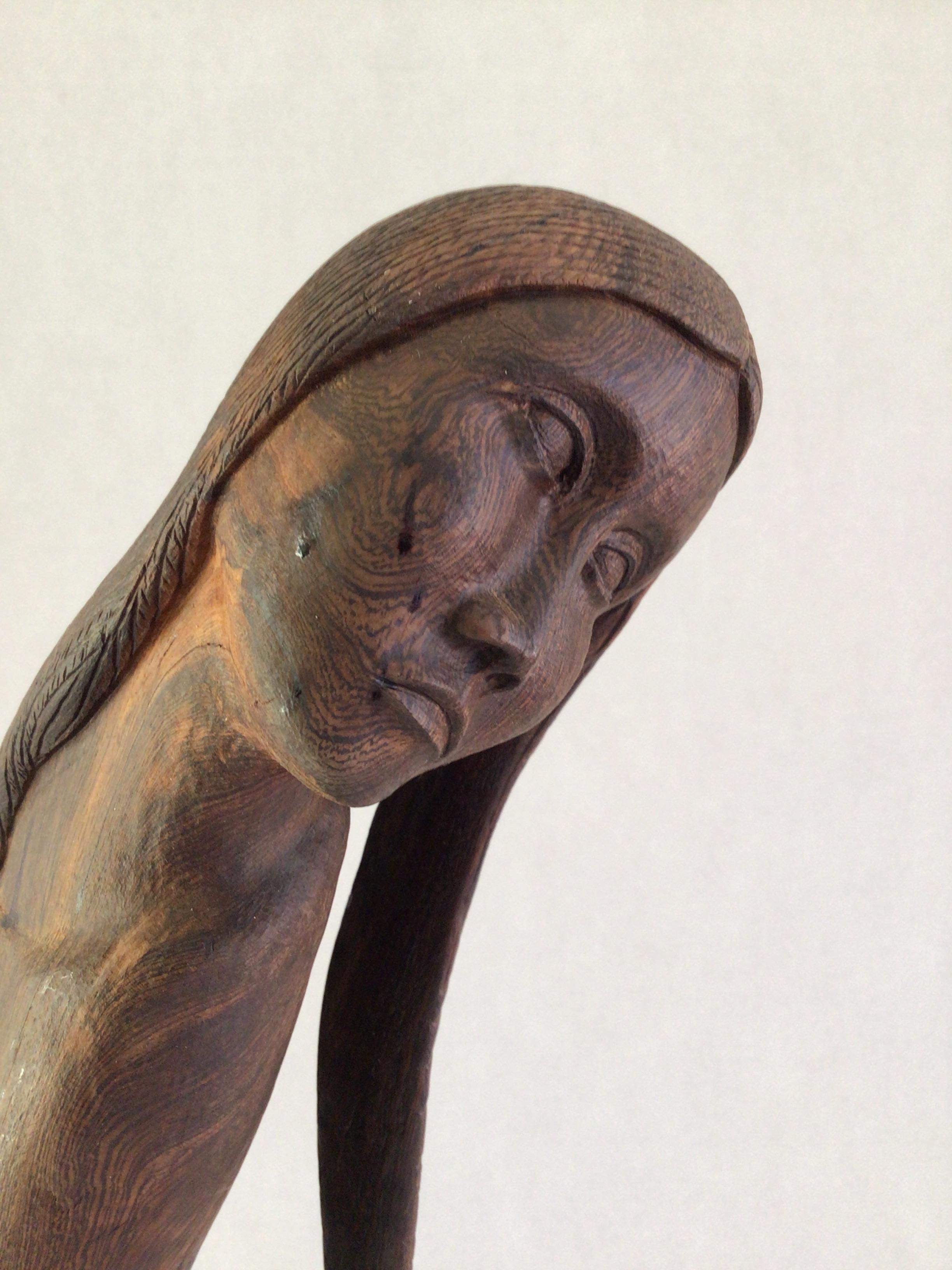 Scultura in palissandro intagliato del 1970 raffigurante una donna nativa americana su base girevole in vendita 1