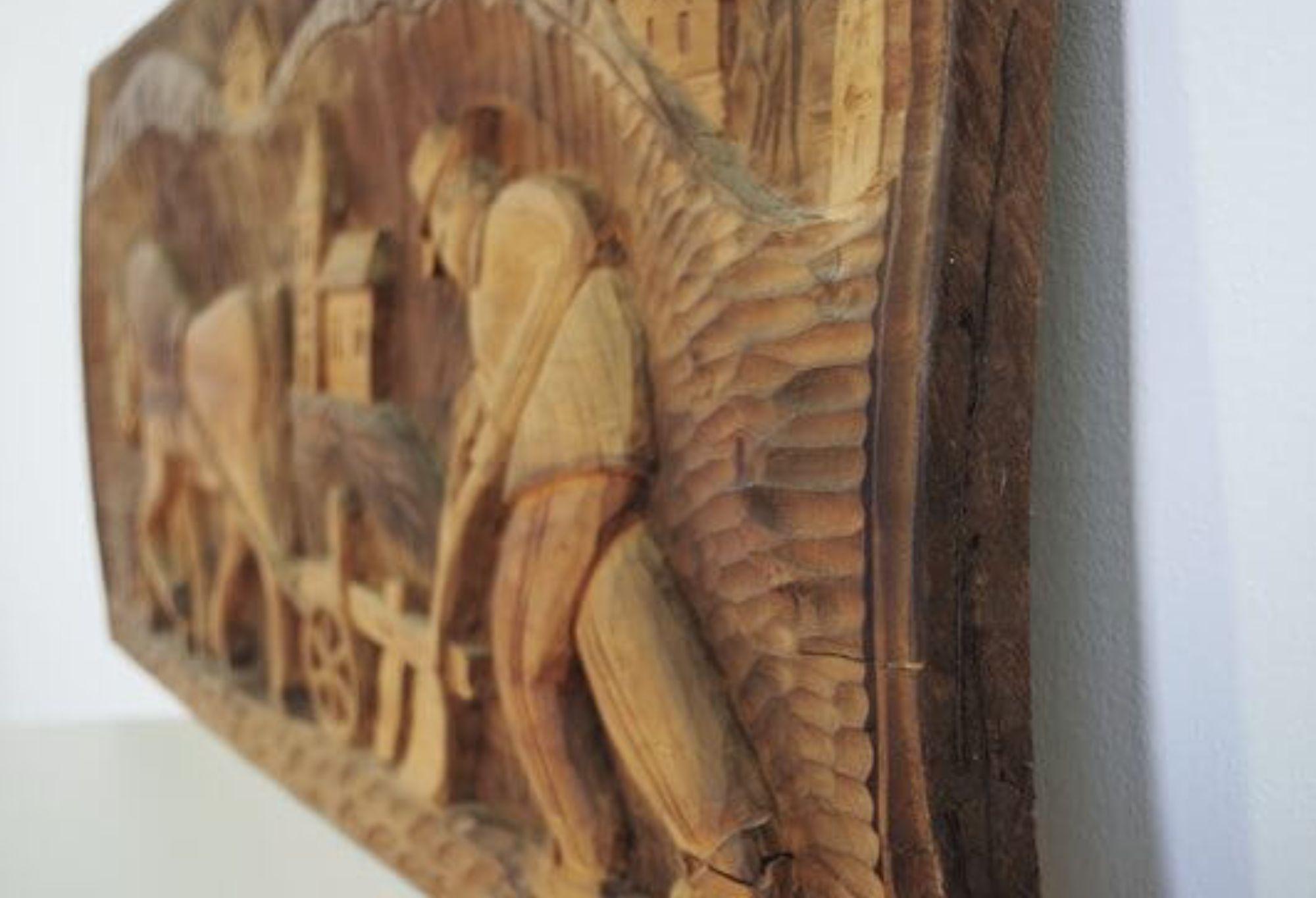 panneau décoratif en noyer sculpté des années 1970 - Une pièce d'artisanat intemporelle en vente 7