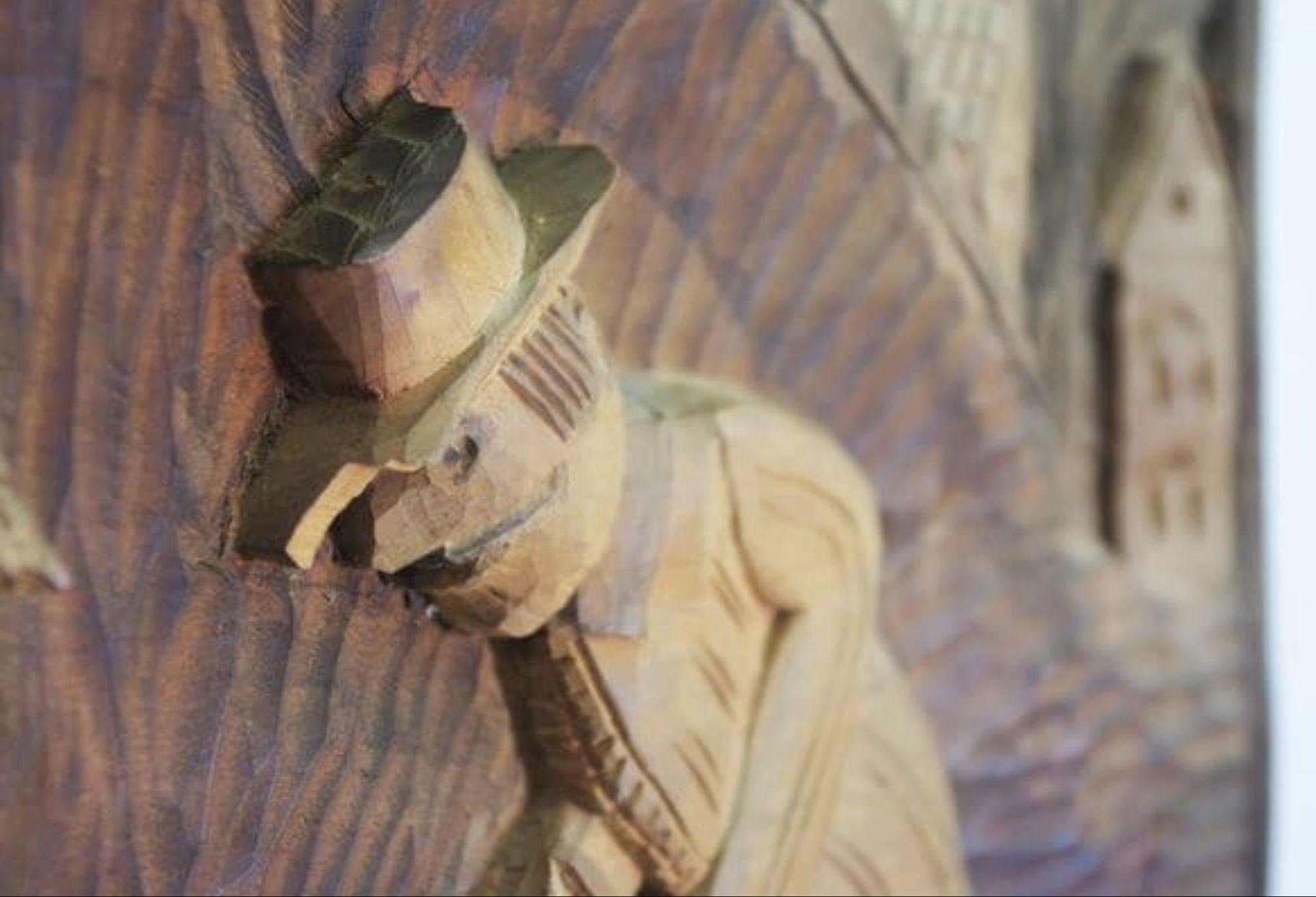 panneau décoratif en noyer sculpté des années 1970 - Une pièce d'artisanat intemporelle en vente 8