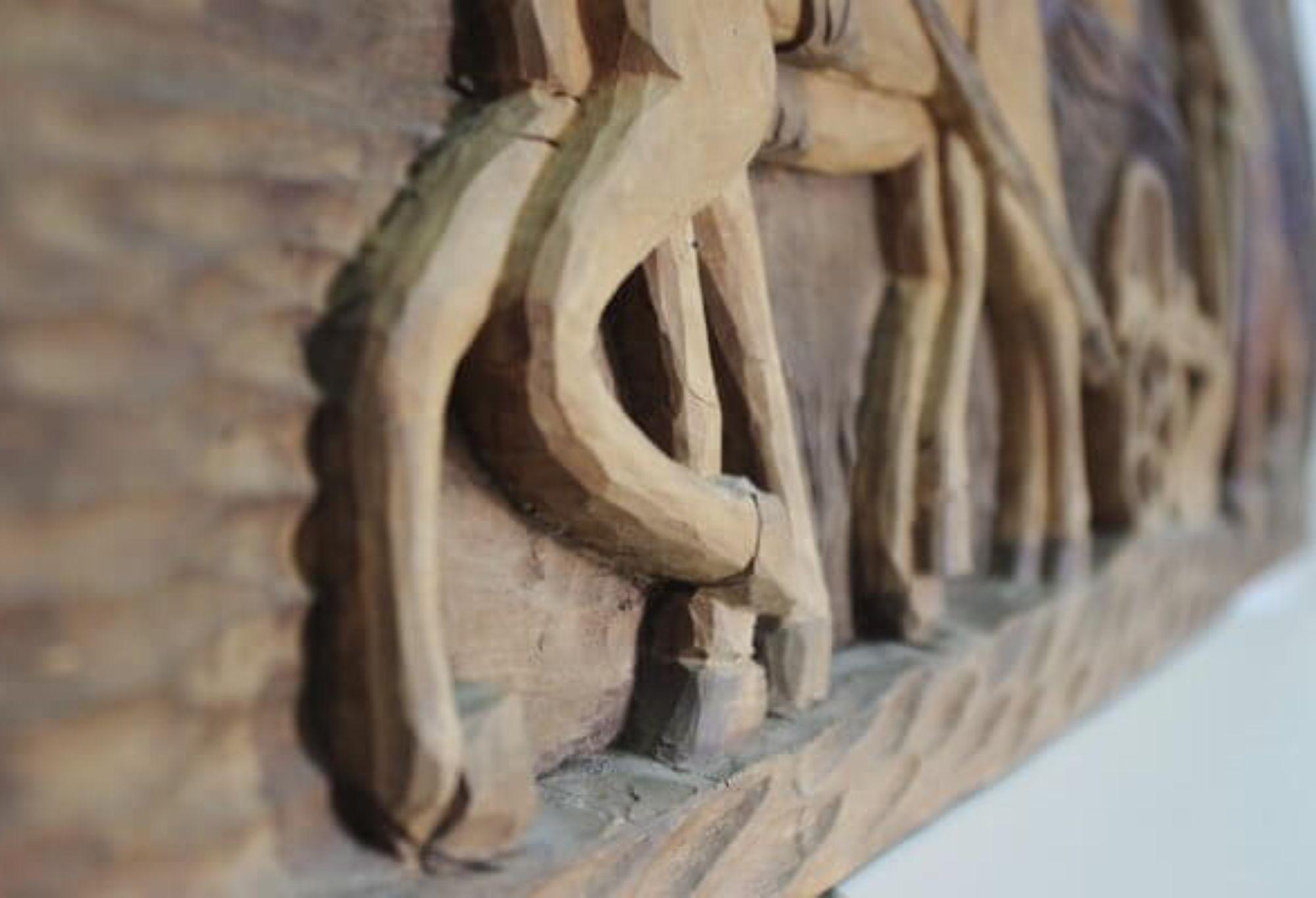 panneau décoratif en noyer sculpté des années 1970 - Une pièce d'artisanat intemporelle en vente 10