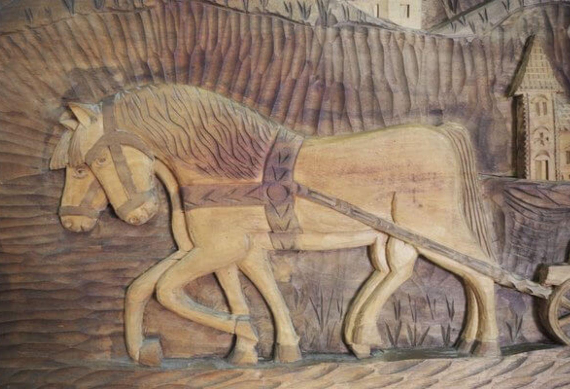 Late 20th Century panneau décoratif en noyer sculpté des années 1970 - Une pièce d'artisanat intemporelle en vente