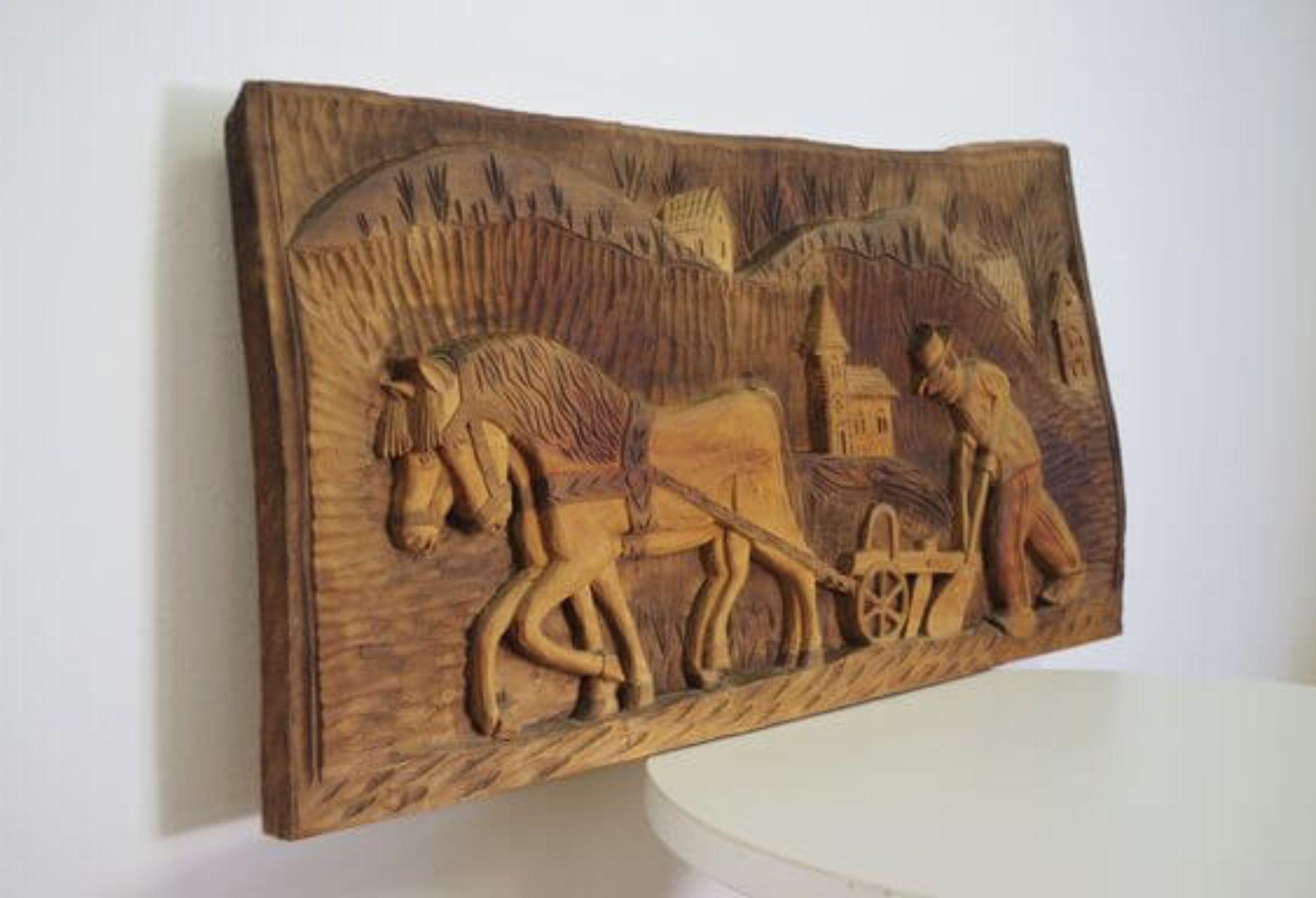 Noyer panneau décoratif en noyer sculpté des années 1970 - Une pièce d'artisanat intemporelle en vente
