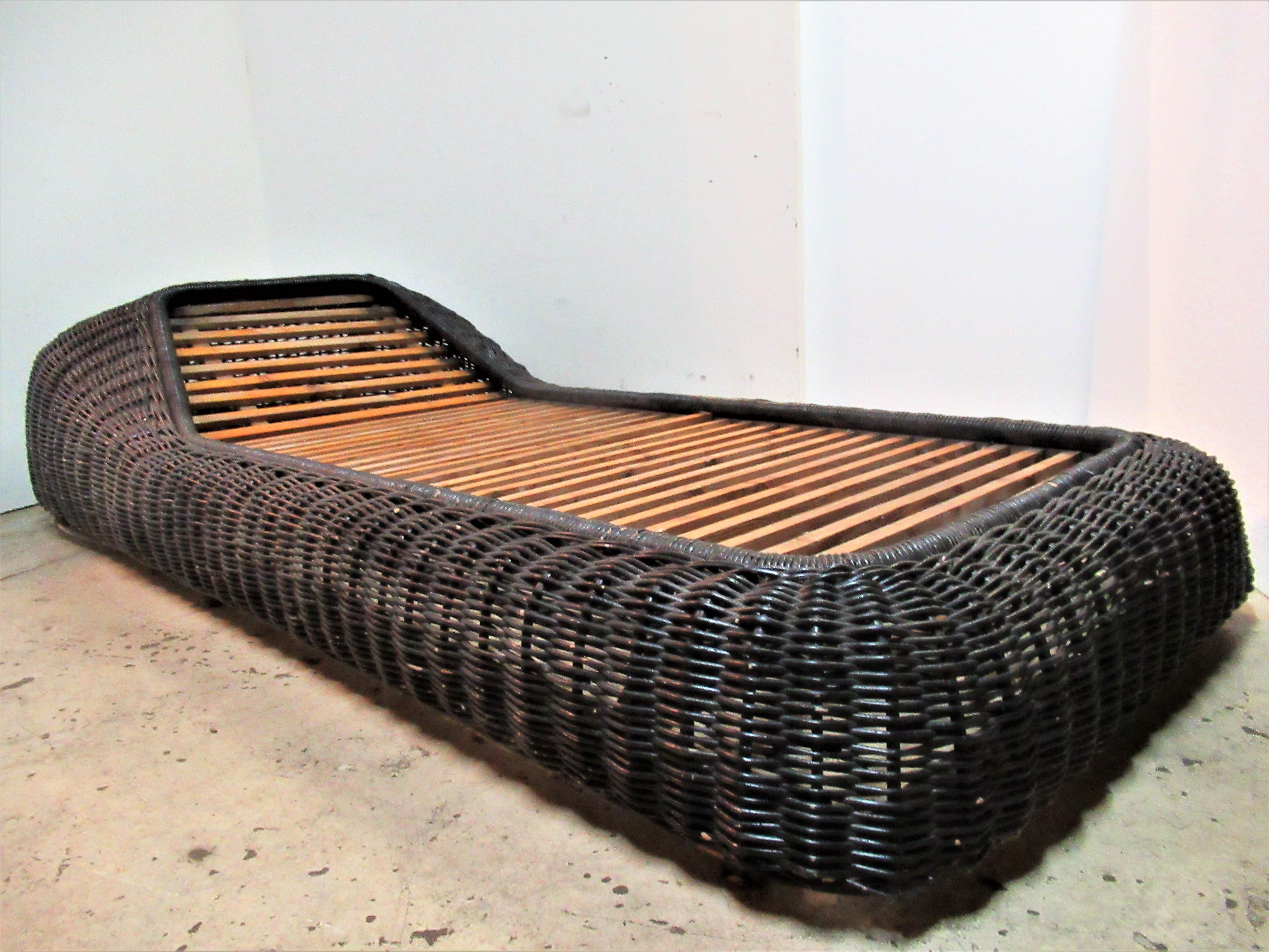 20th Century    Vivai Del Sud Wicker Chaise Lounge, Italy 1970's For Sale