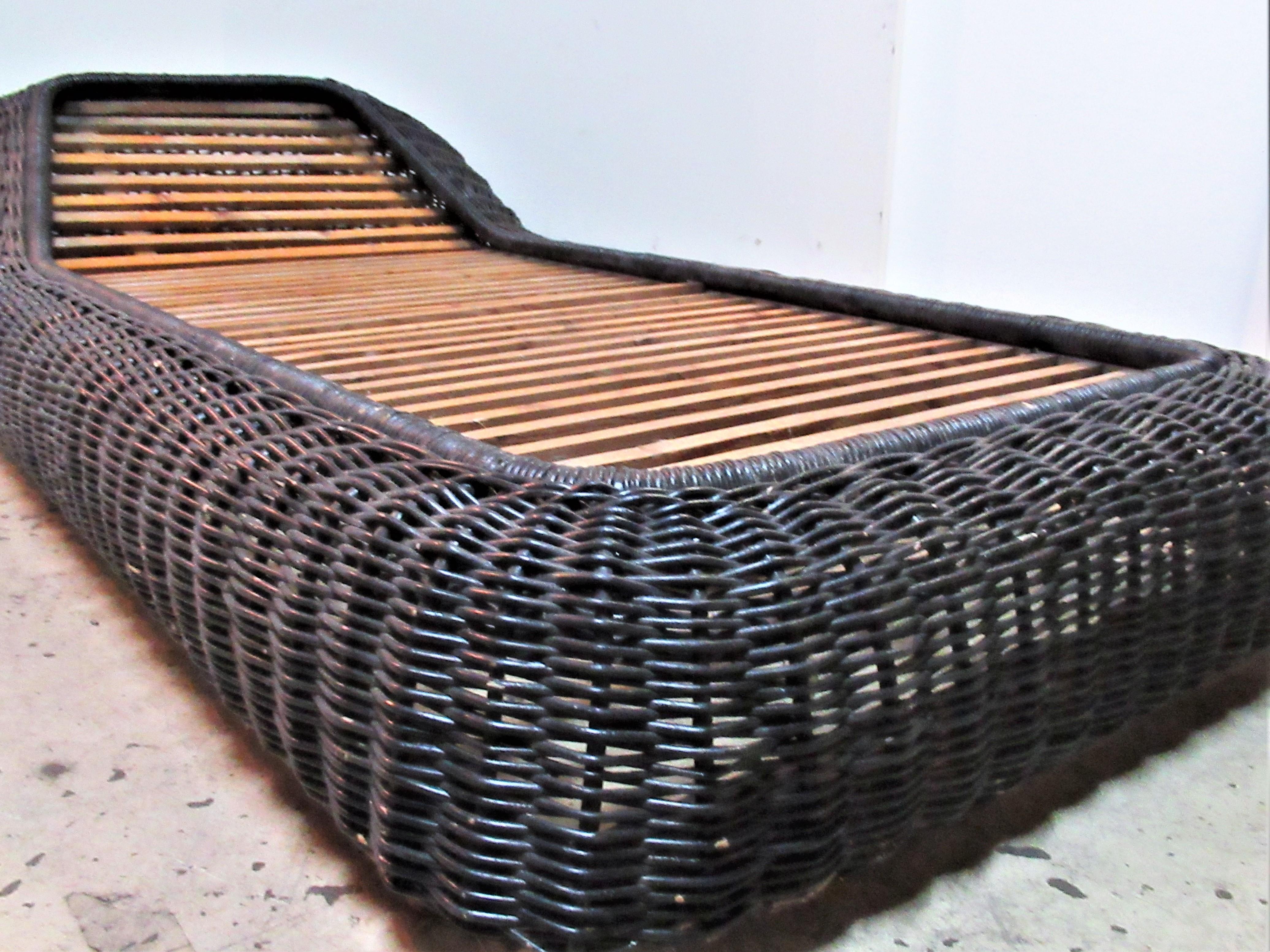    Vivai Del Sud Wicker Chaise Lounge, Italy 1970's For Sale 2