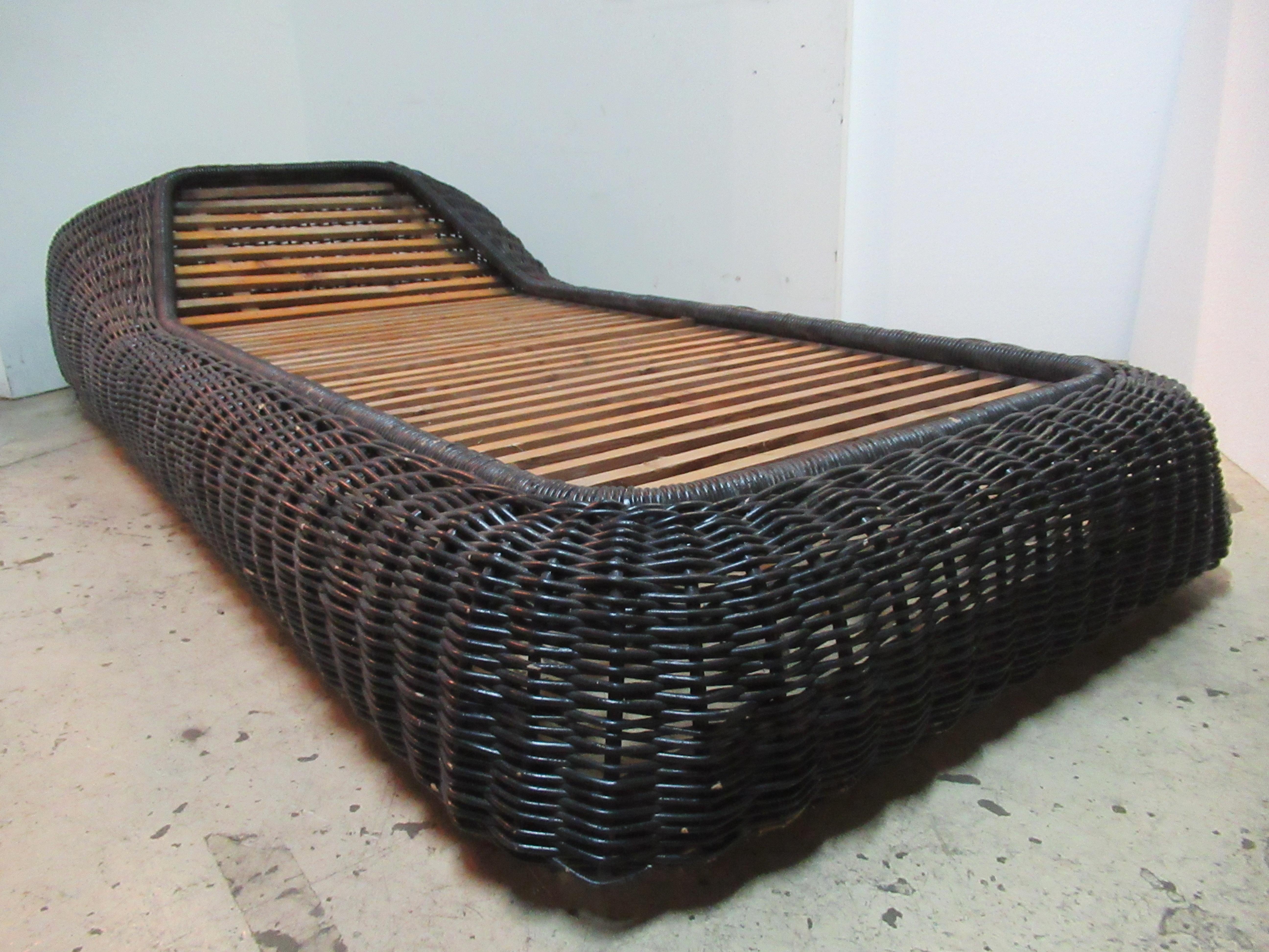    Vivai Del Sud Wicker Chaise Lounge, Italy 1970's For Sale 3