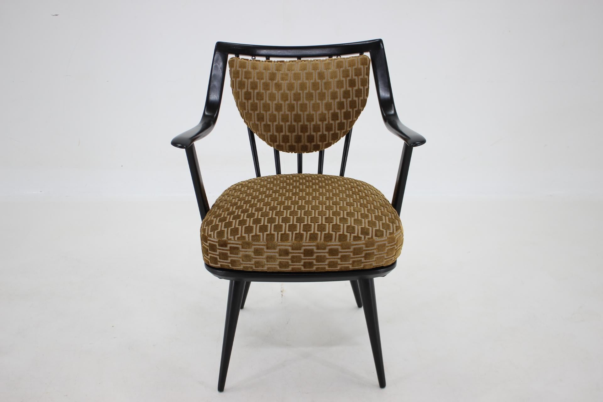 - Carefully refurbished 
- Newly upholstered in quality fabric by ROMO 
- Height of seat 47cm.