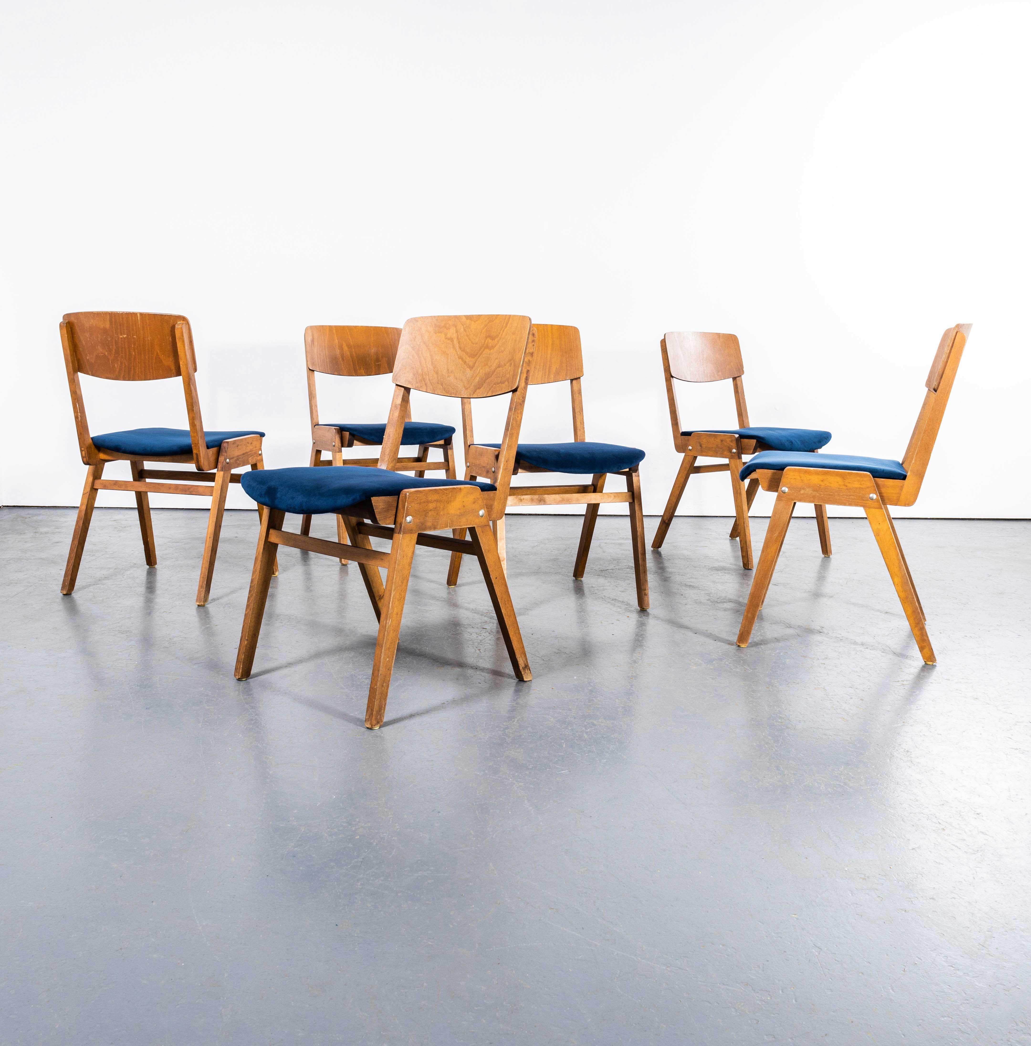 Fine XX secolo Sedia da pranzo impilabile imbottita Casala degli anni '70 - Quantità disponibile in vendita