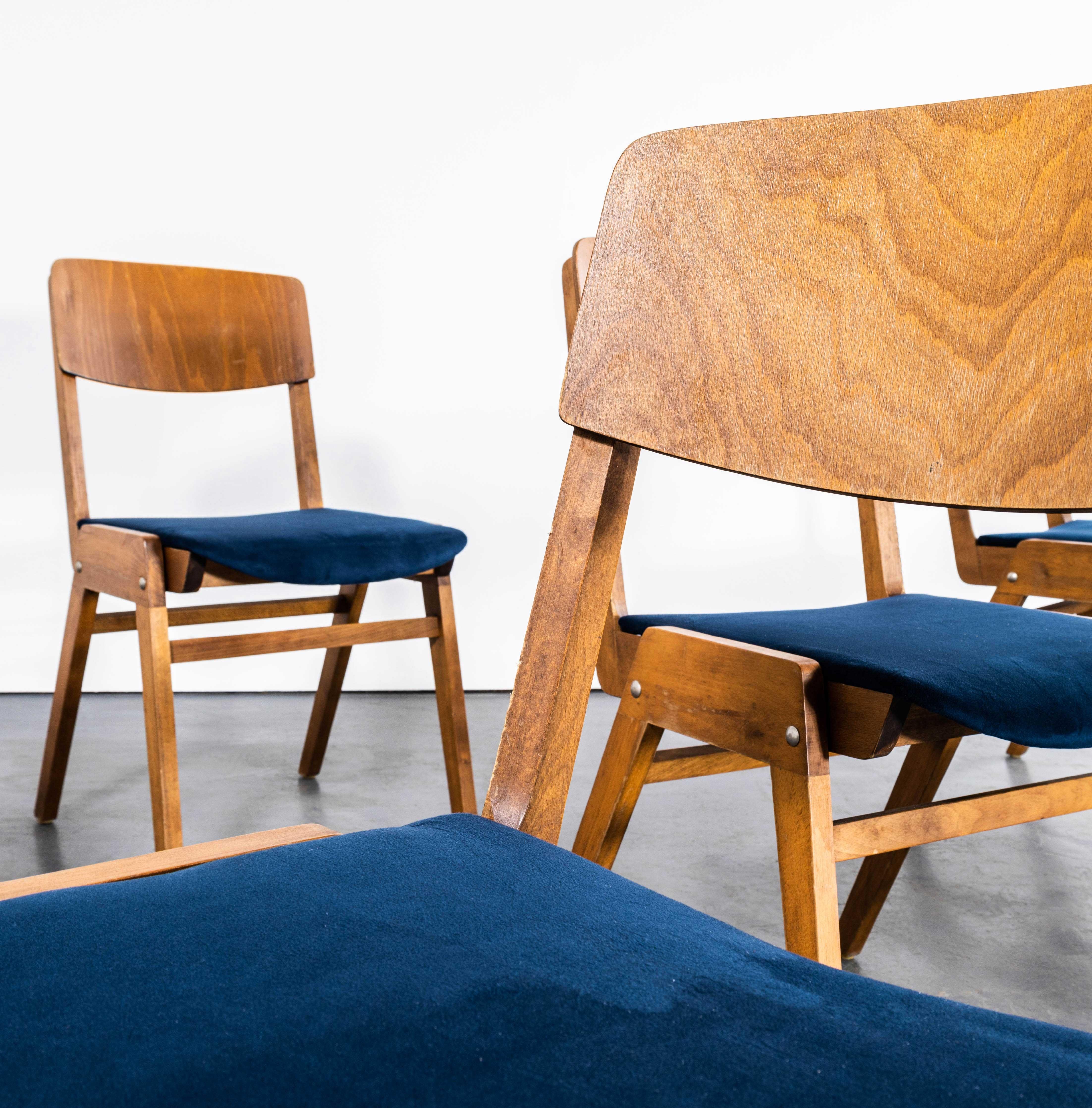 Tappezzeria Sedia da pranzo impilabile imbottita Casala degli anni '70 - Quantità disponibile in vendita