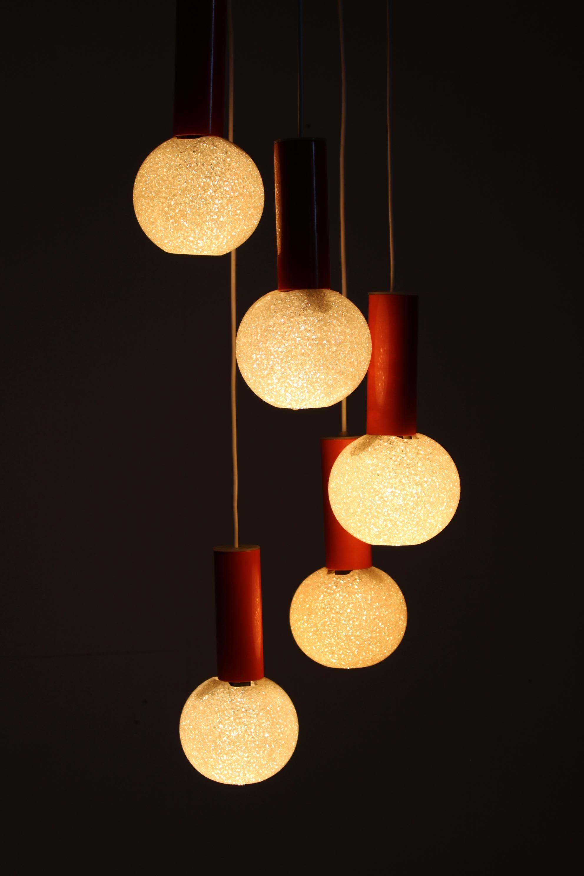 Lampadario a cascata anni '70 con paralumi in plastica, Cecoslovacchia- in vendita 4
