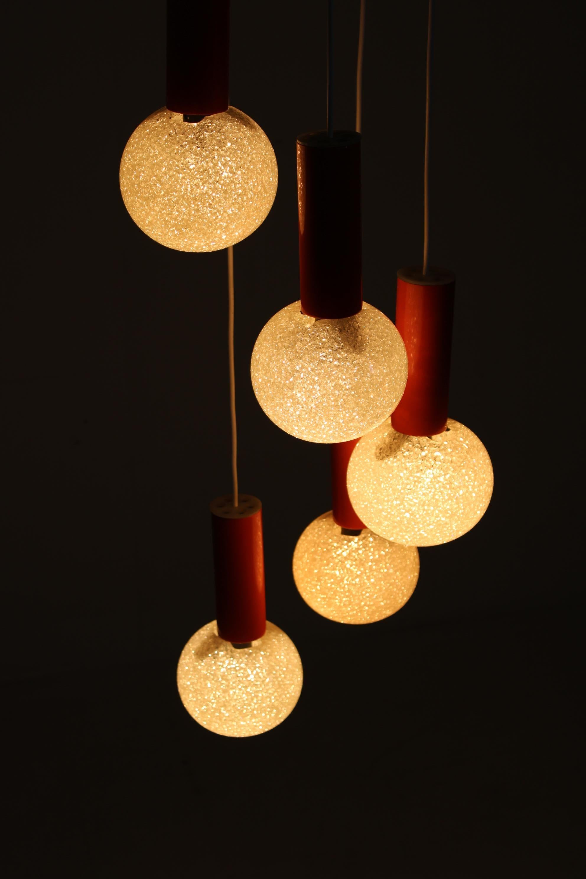 Lampadario a cascata anni '70 con paralumi in plastica, Cecoslovacchia- in vendita 5