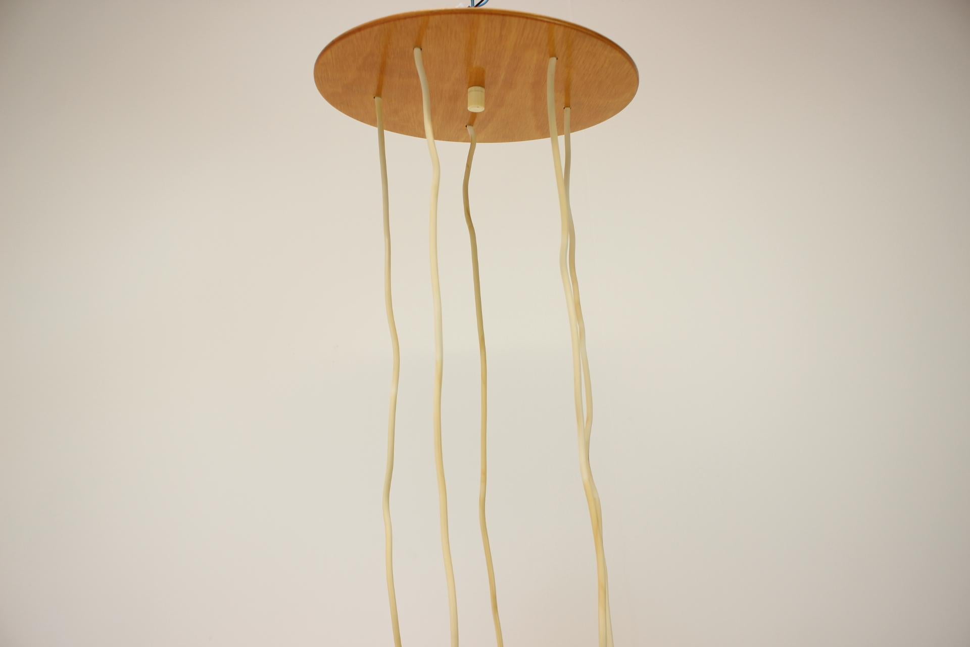 Mid-Century moderno Lampadario a cascata anni '70 con paralumi in plastica, Cecoslovacchia in vendita