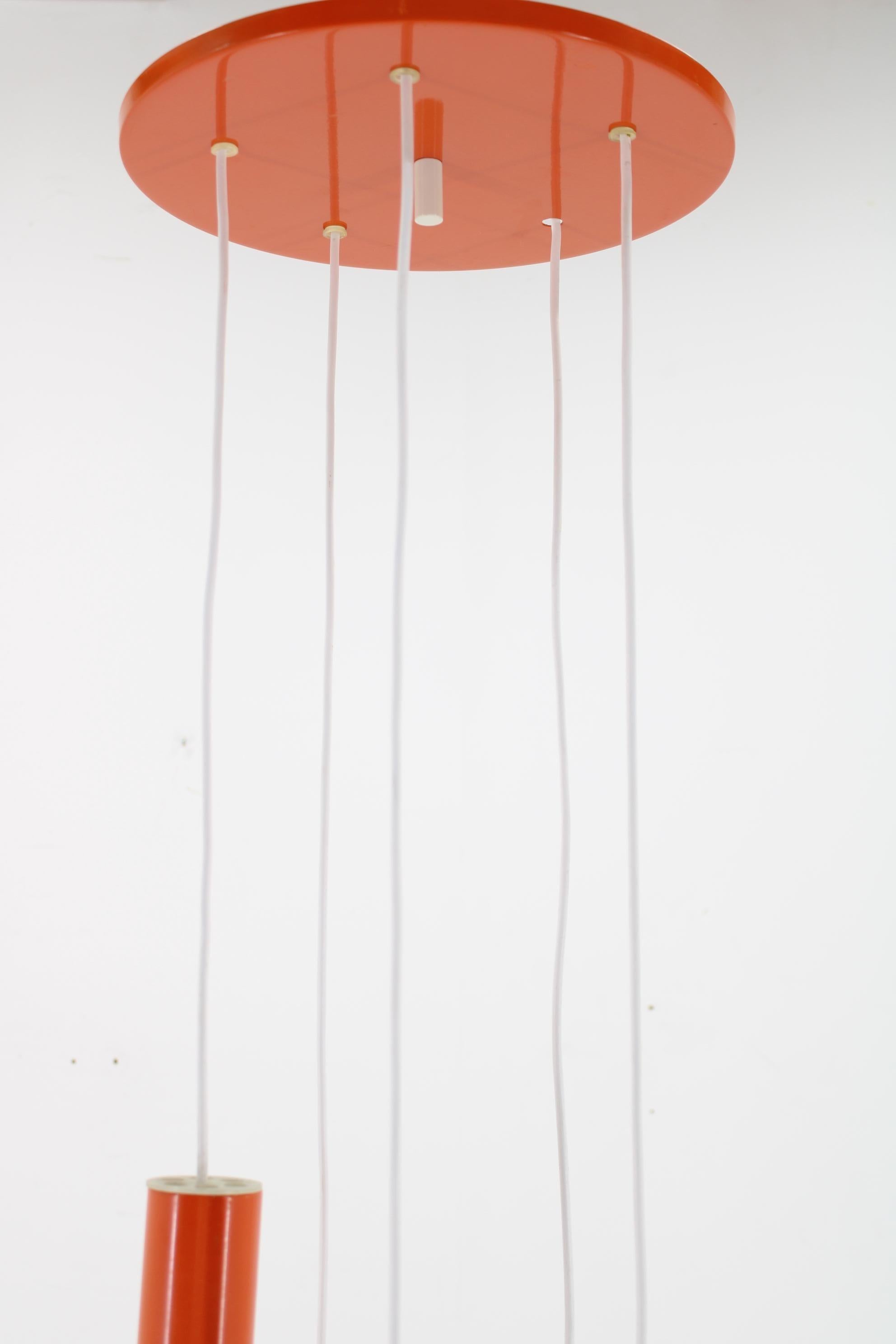 Plastica Lampadario a cascata anni '70 con paralumi in plastica, Cecoslovacchia- in vendita