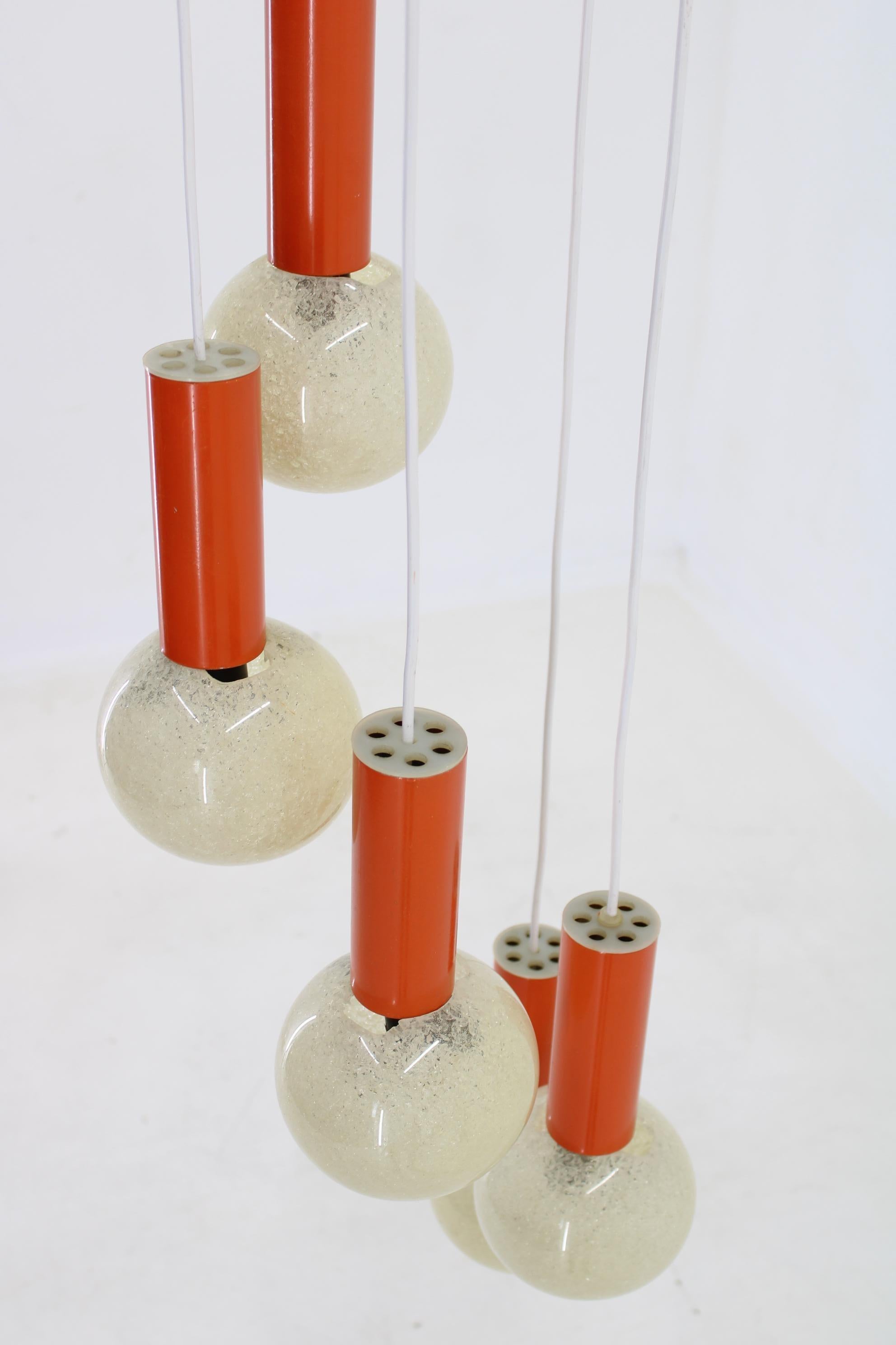 Lampadario a cascata anni '70 con paralumi in plastica, Cecoslovacchia- in vendita 1