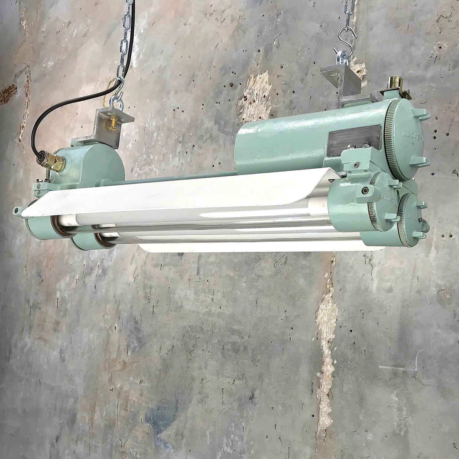 Lampe à bande LED industrielle en forme de flamme, en aluminium coulé, laiton et verre, années 1970  en vente 2