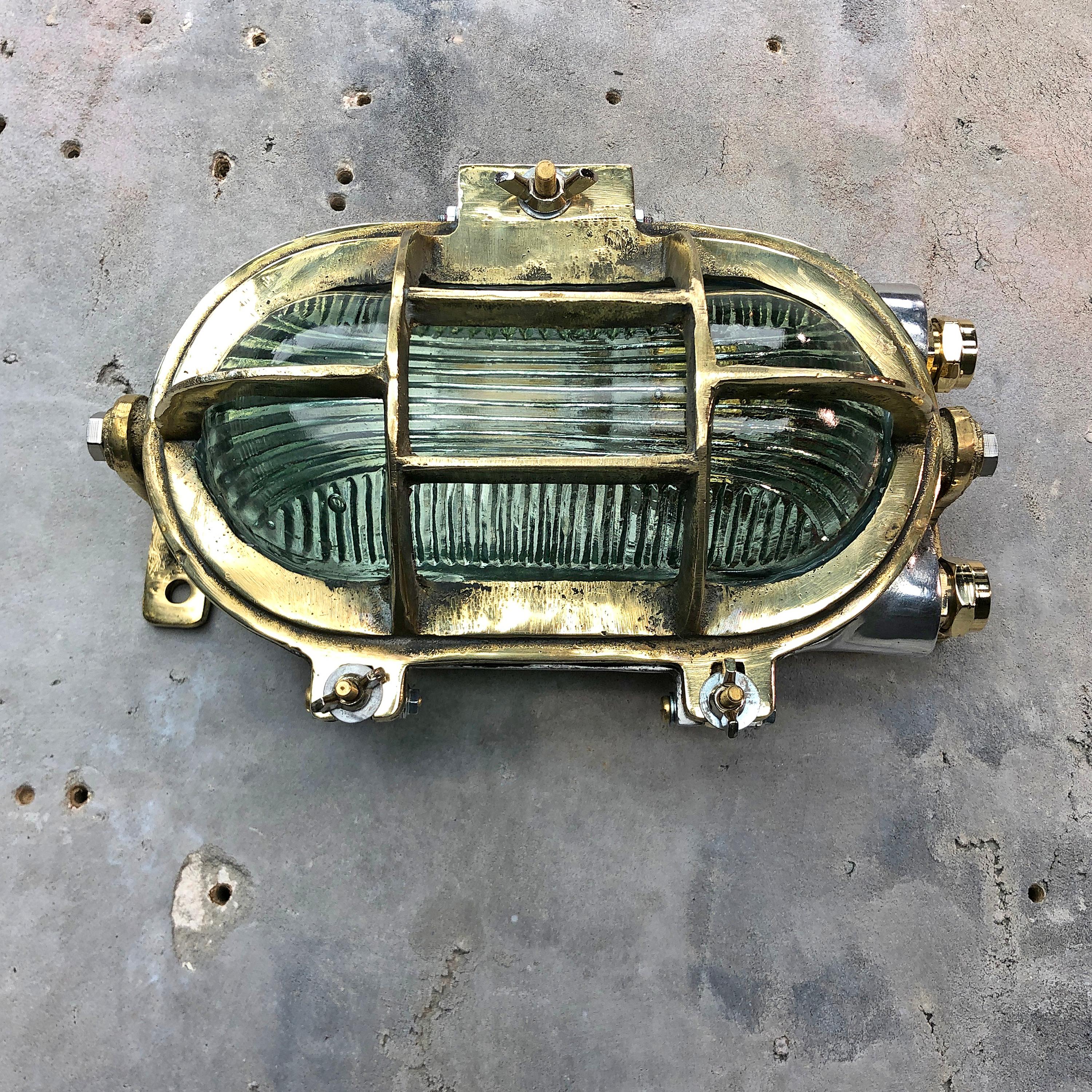 A retro industrial brass and aluminium tilting bulkhead wall light with prismatic glass. 
 
Specifications
Width 25m
Depth 15cm
Height 12cm
Lamp: 60watt ES (Edison screw)
 
A great solution for using above doorways and mirrors.  Due to its tilting