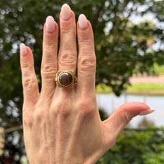Bague vintage des années 1970 en chrysobéryl « œil-de-chat » et or jaune 18 carats