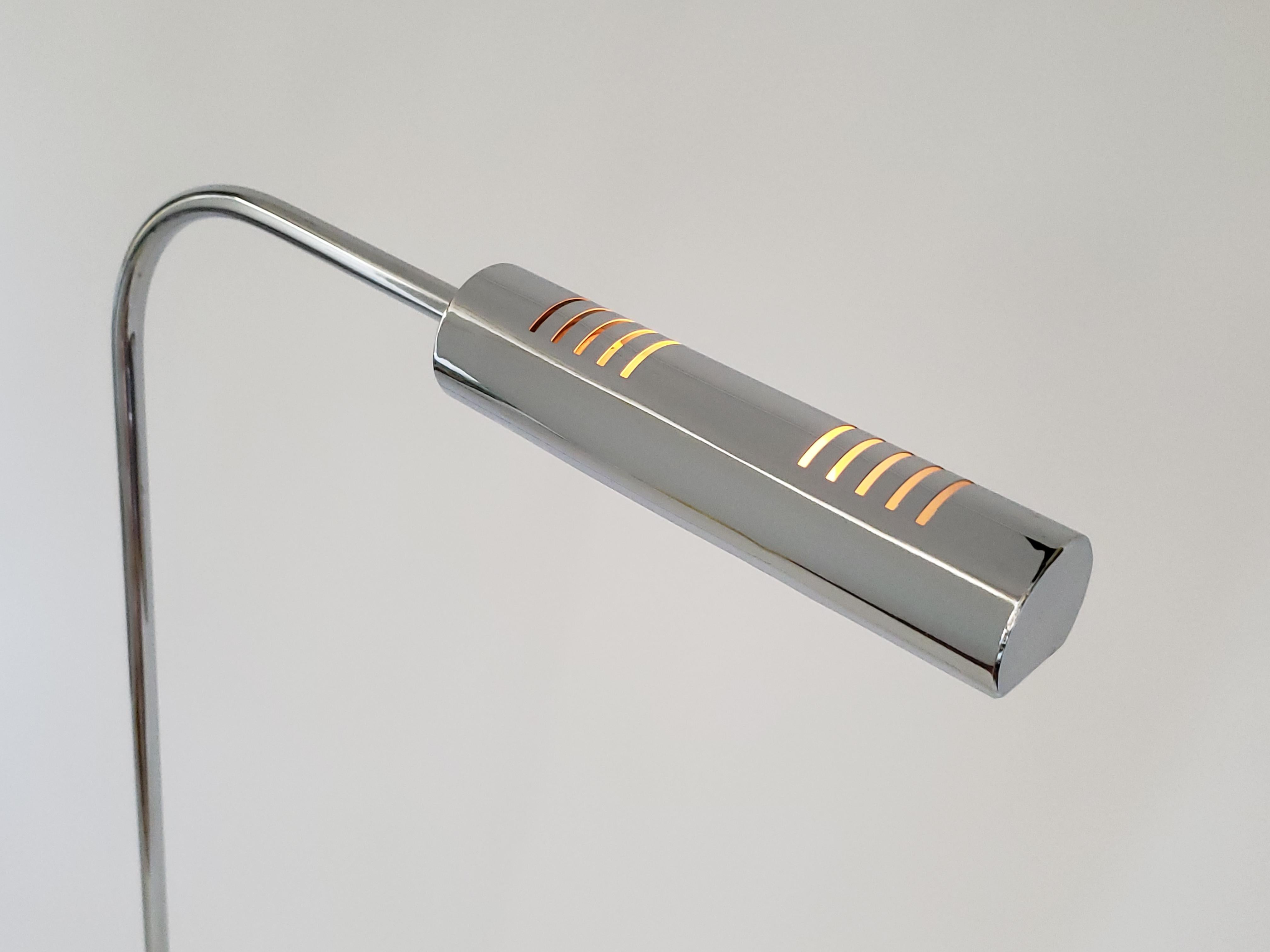 1970s Cedric Hartman Style Chrome Floor Lamp, USA In Good Condition In St- Leonard, Quebec