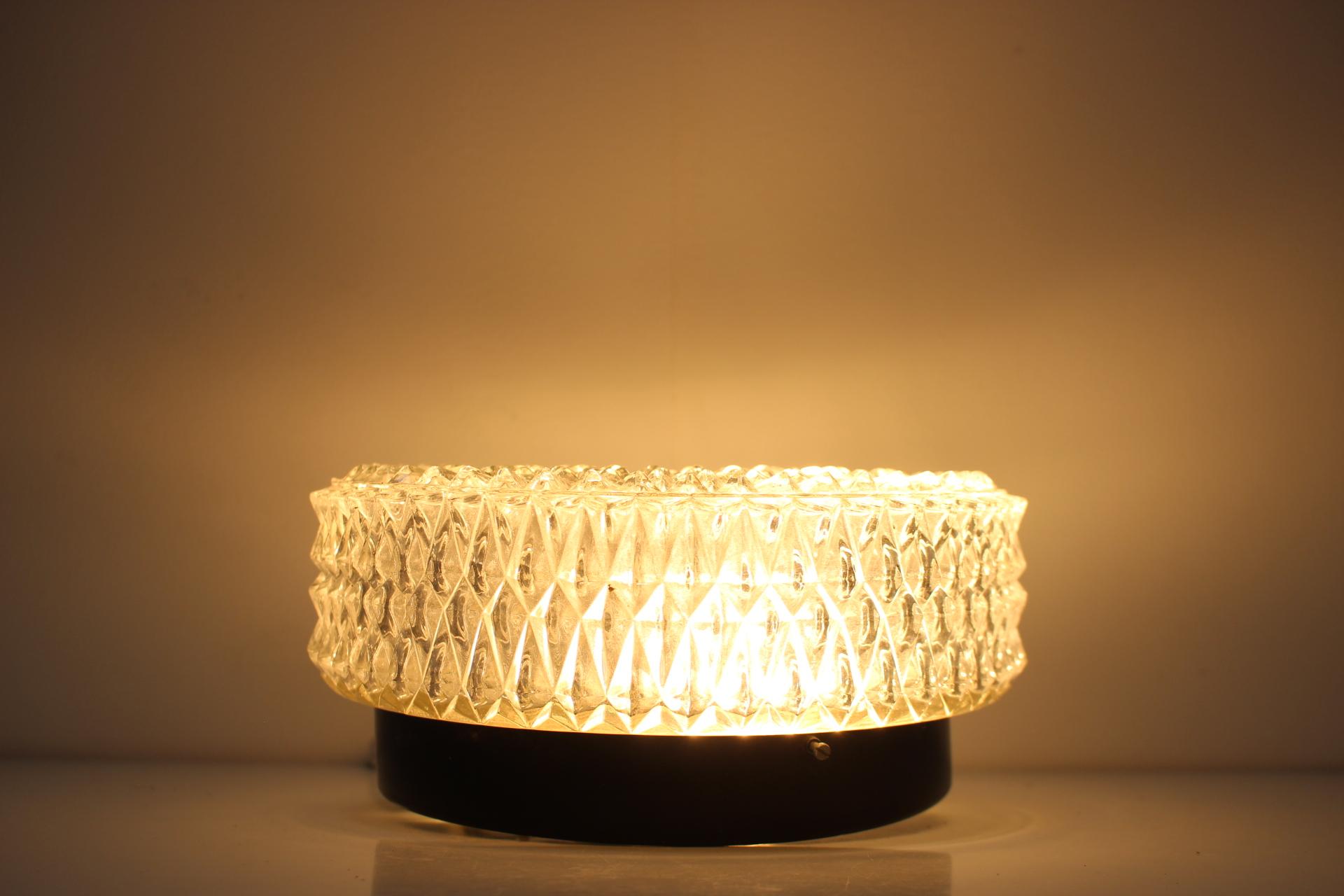 1970's Decken- oder Wandlampe, Tschechoslowakei (Tschechisch) im Angebot